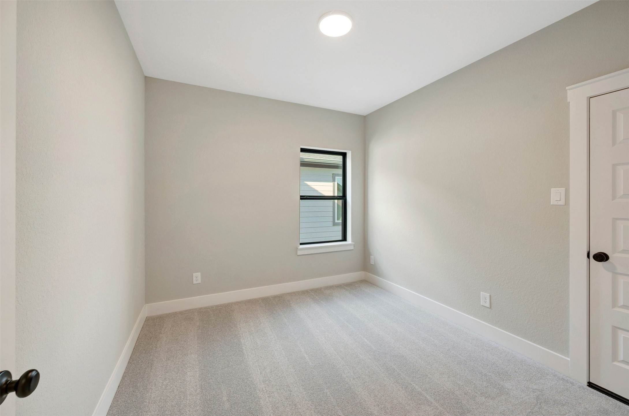 16742 Vibrant Avenue Property Photo 40