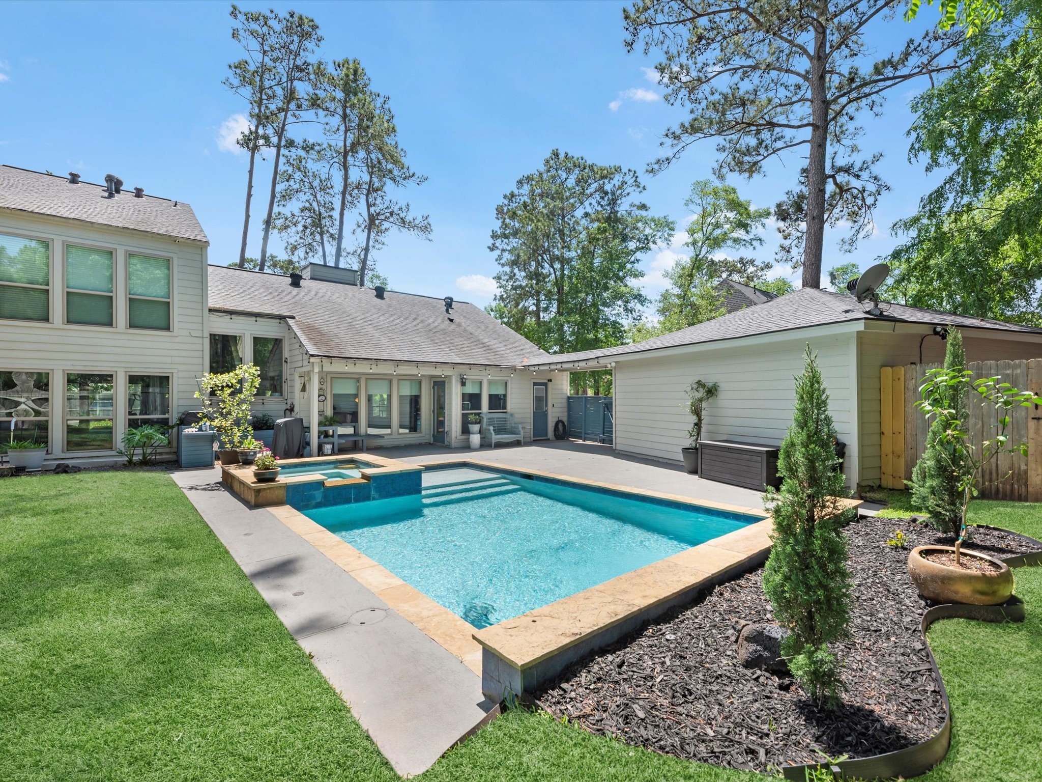 42 Huntsmans Horn Circle Property Photo 1