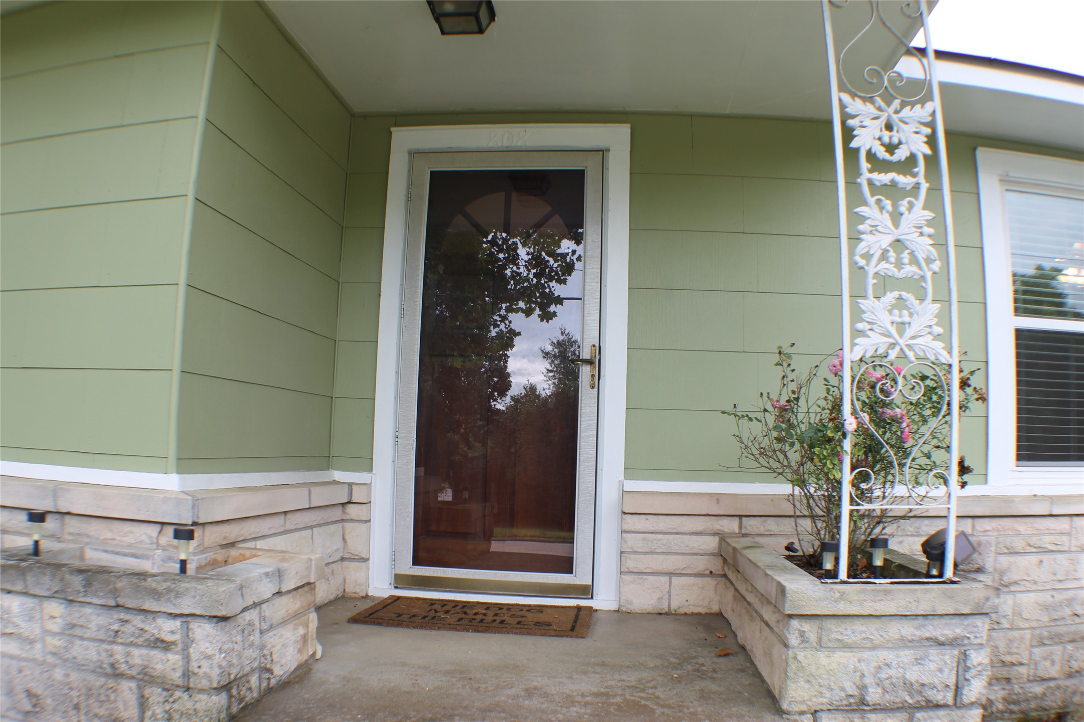 808 E Tom Green Street Property Photo 2