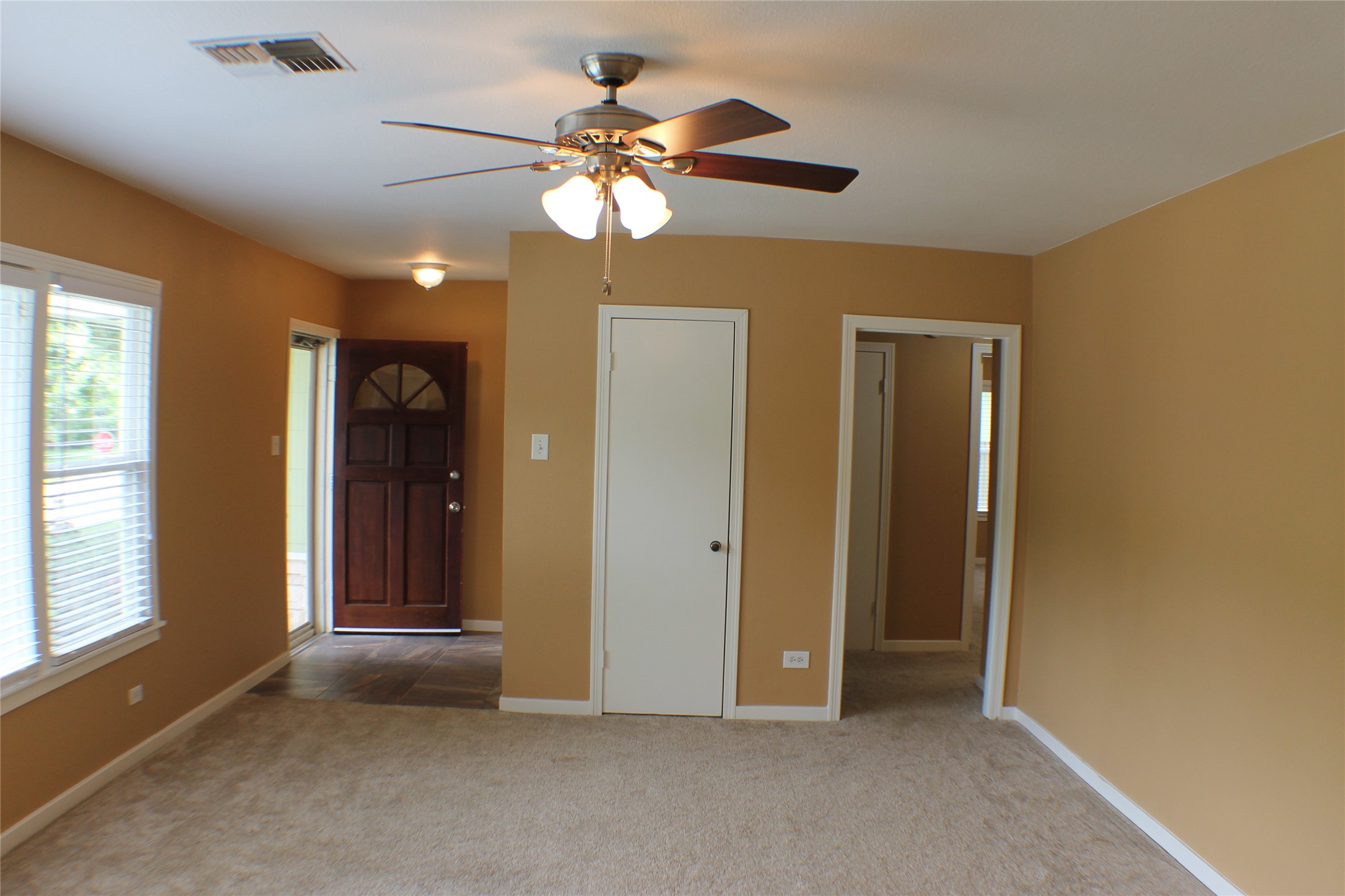 808 E Tom Green Street Property Photo 3