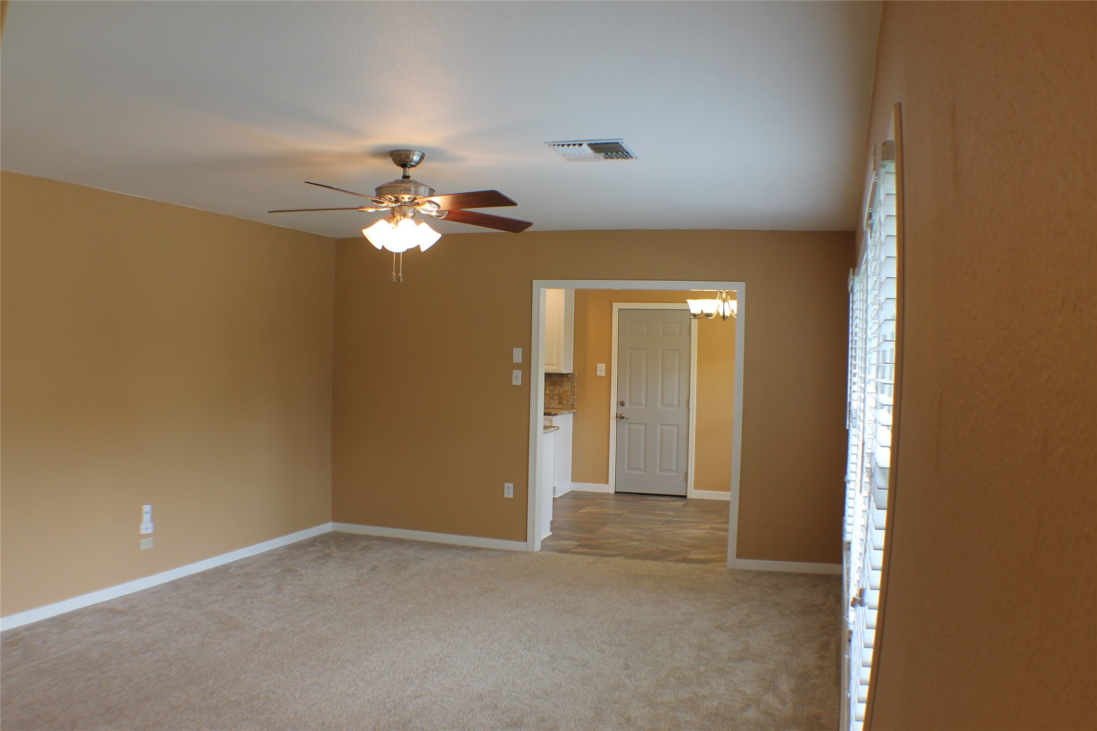 808 E Tom Green Street Property Photo 5