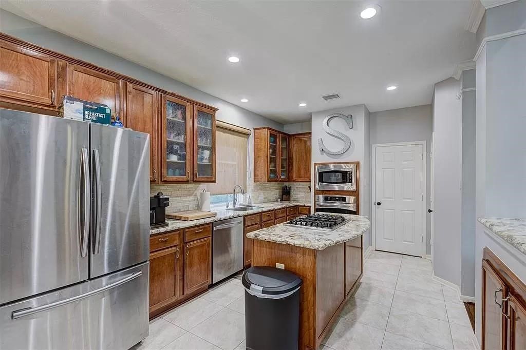 1207 Campton Court Property Photo 6