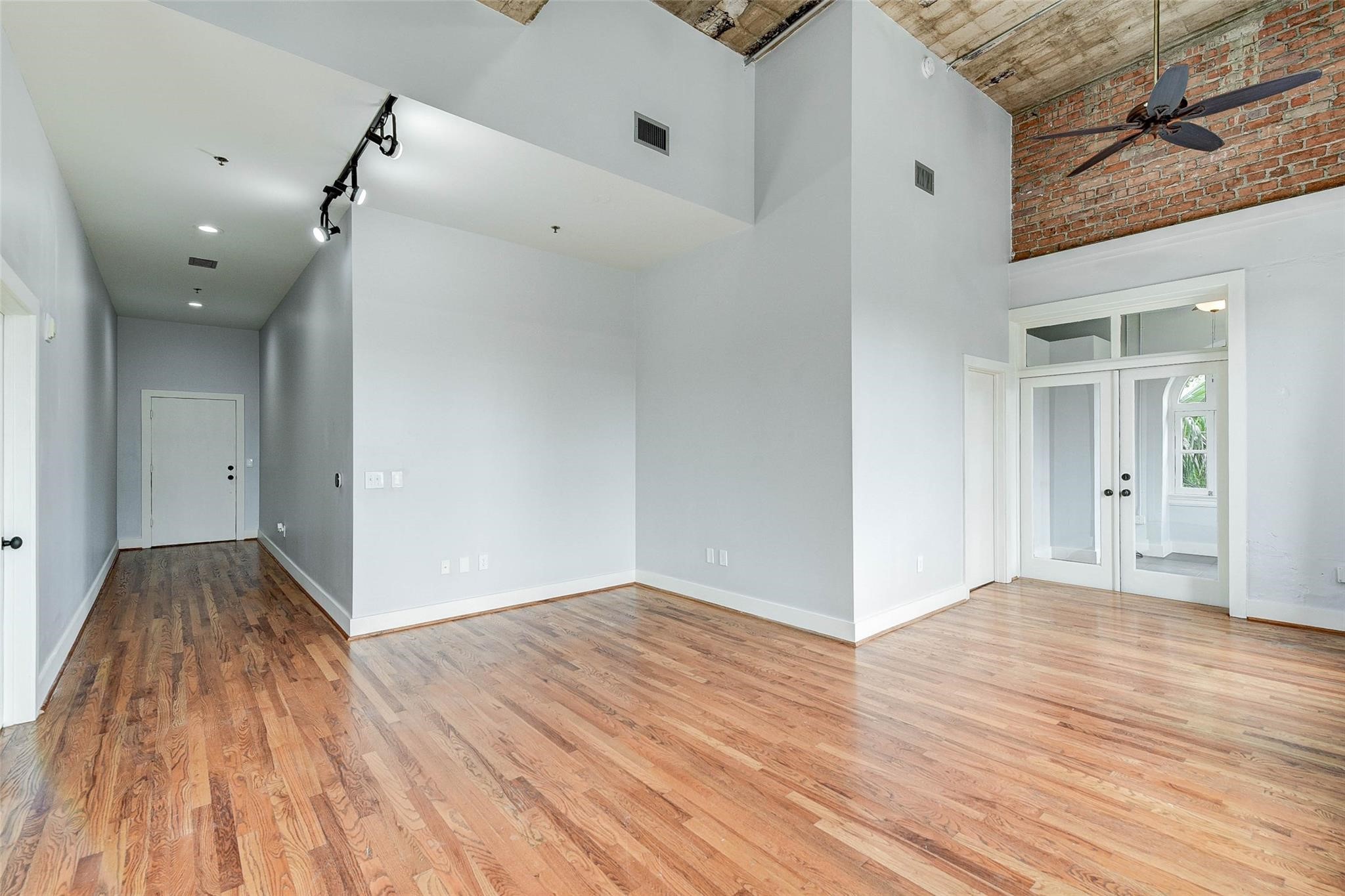 2700 Albany Street 3b Property Photo 9