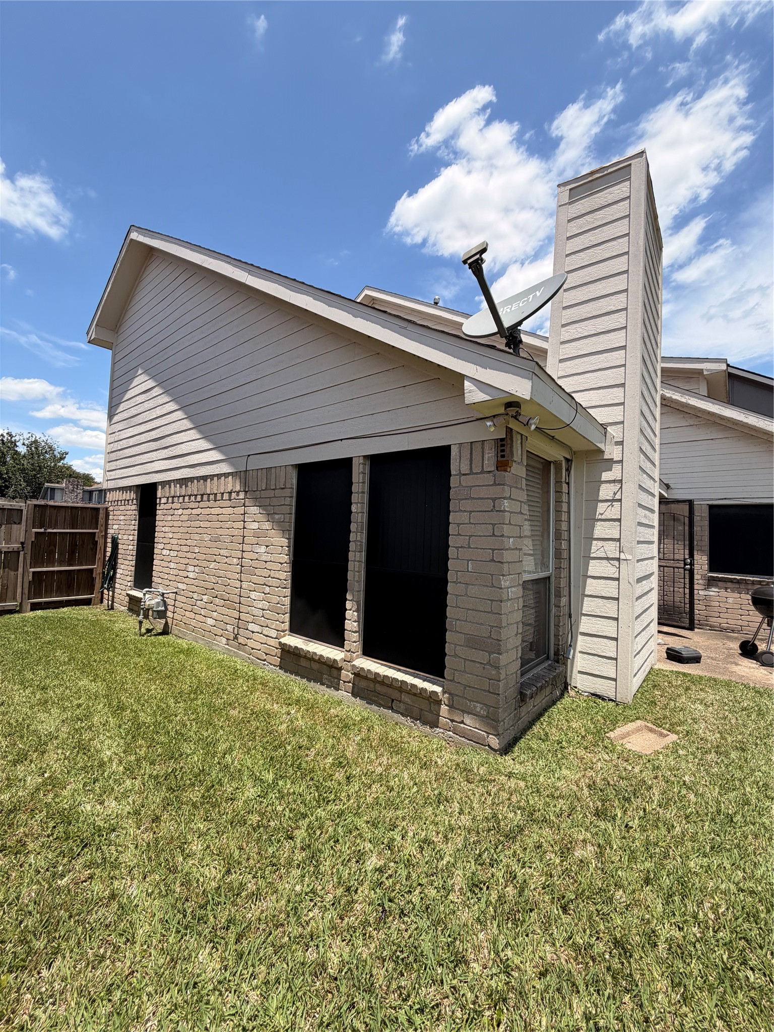 8518 Scenic Green Drive Property Photo 2