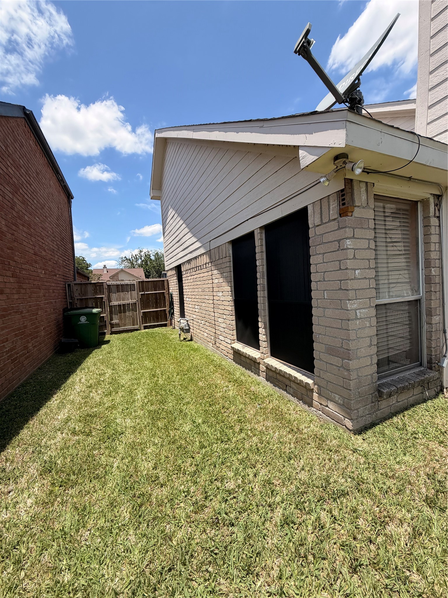 8518 Scenic Green Drive Property Photo 3