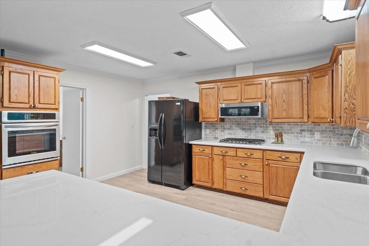 603 Shady Glen Drive, Anahuac Tx 77514 Property Photo 12