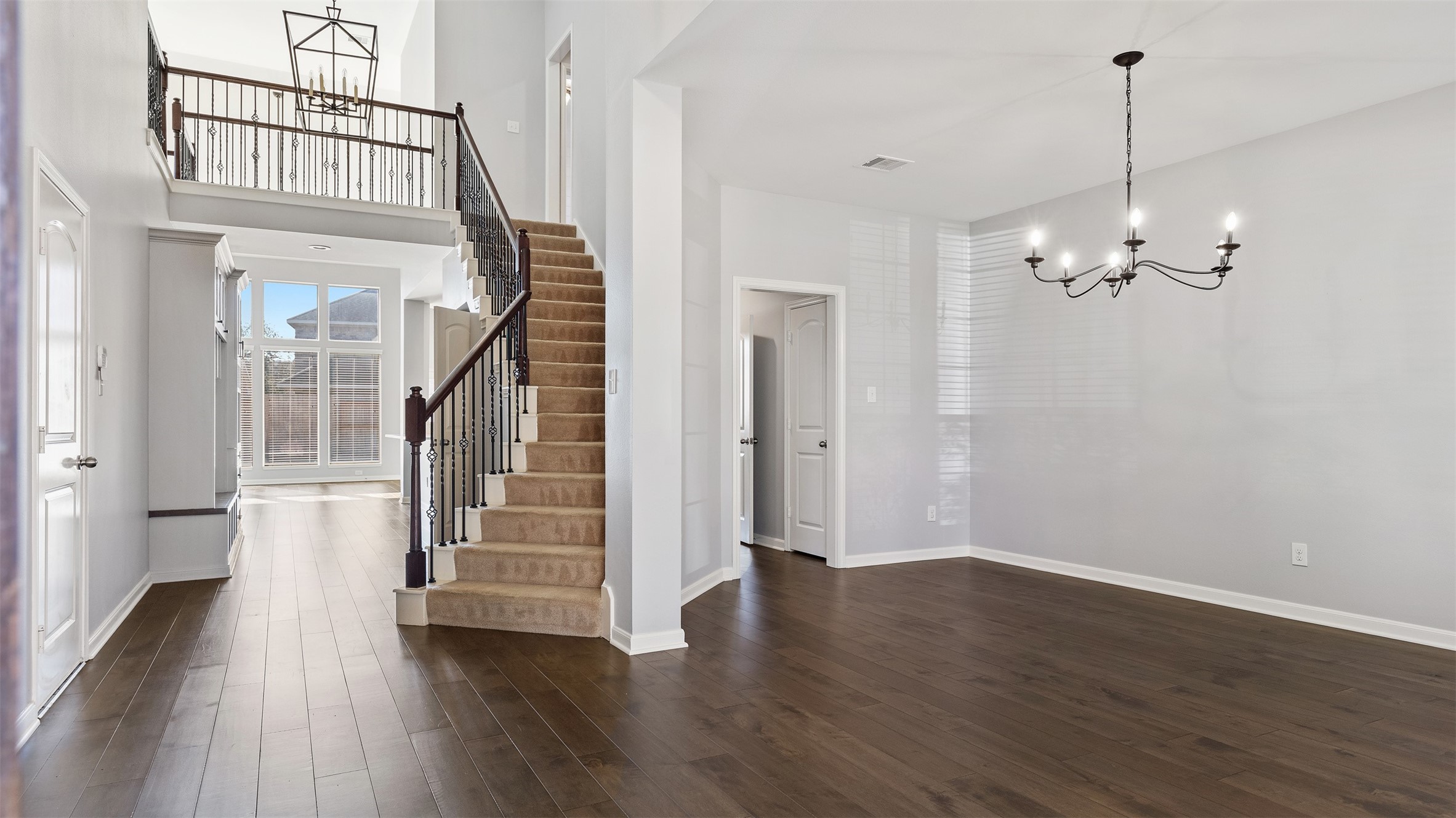 27919 Silverstream Court Property Photo 4