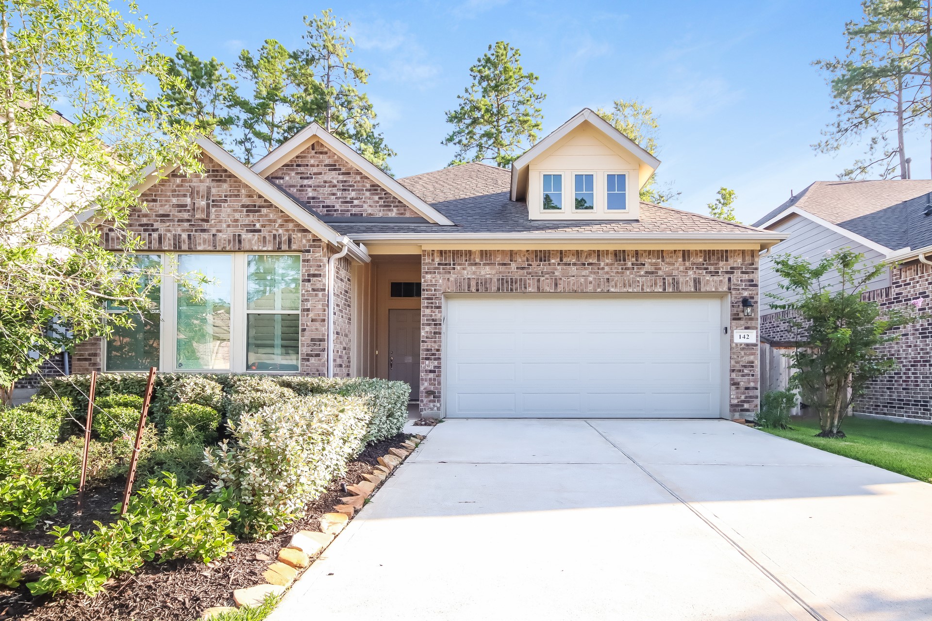 142 Scarlet Maple Court Property Photo 1