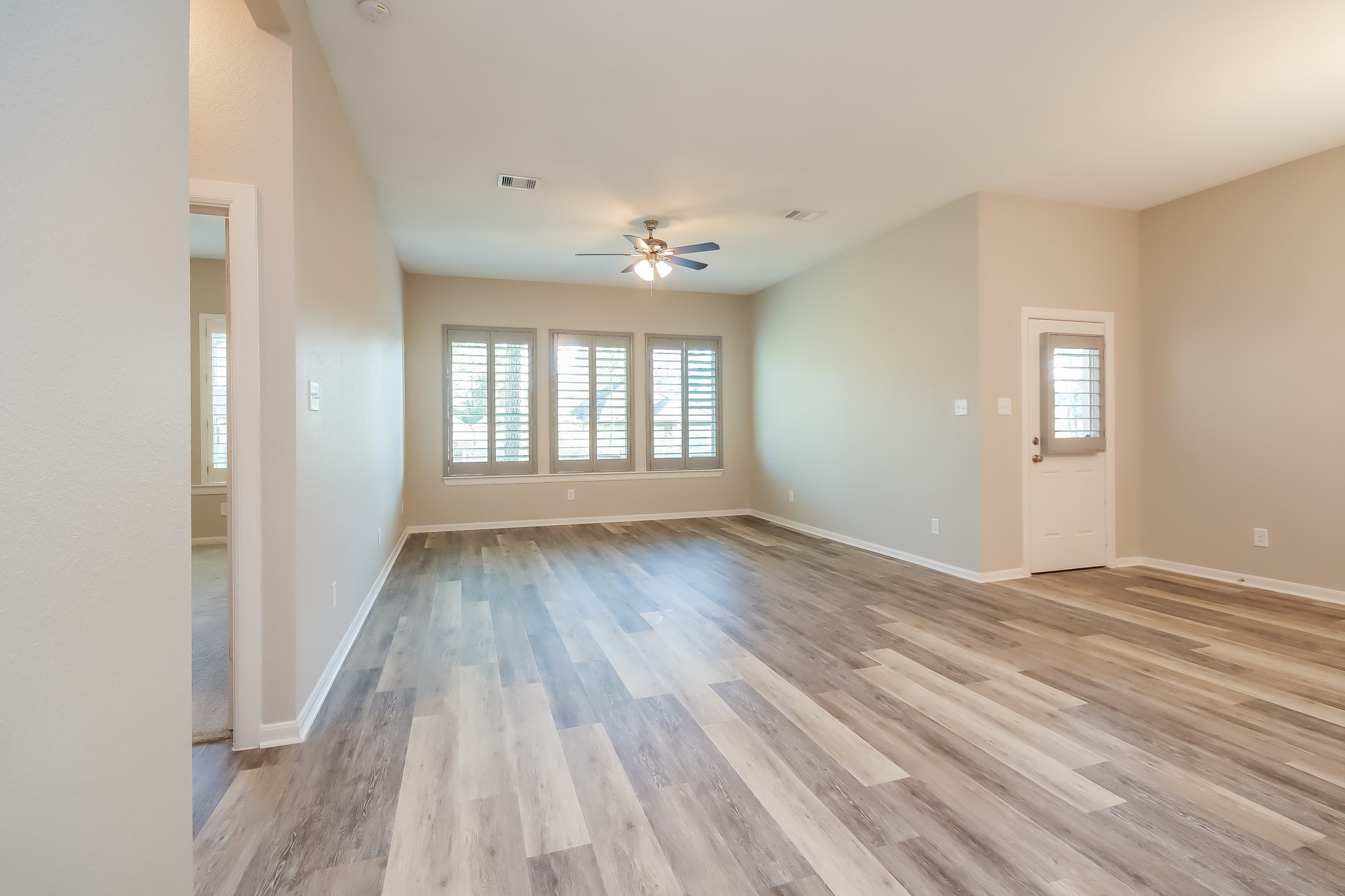 142 Scarlet Maple Court Property Photo 3