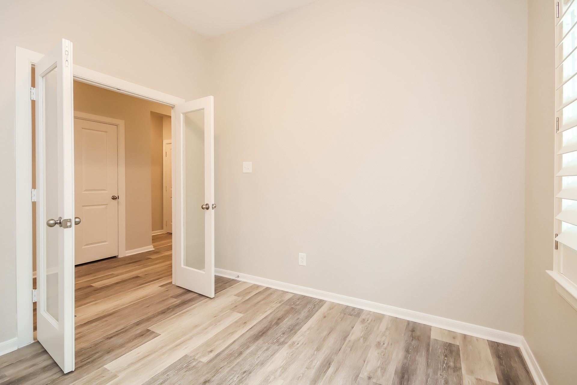 142 Scarlet Maple Court Property Photo 7
