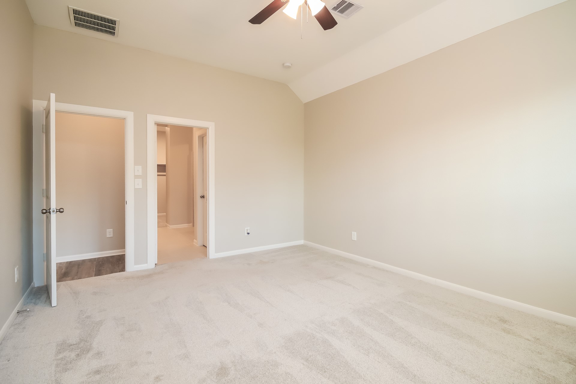 142 Scarlet Maple Court Property Photo 8