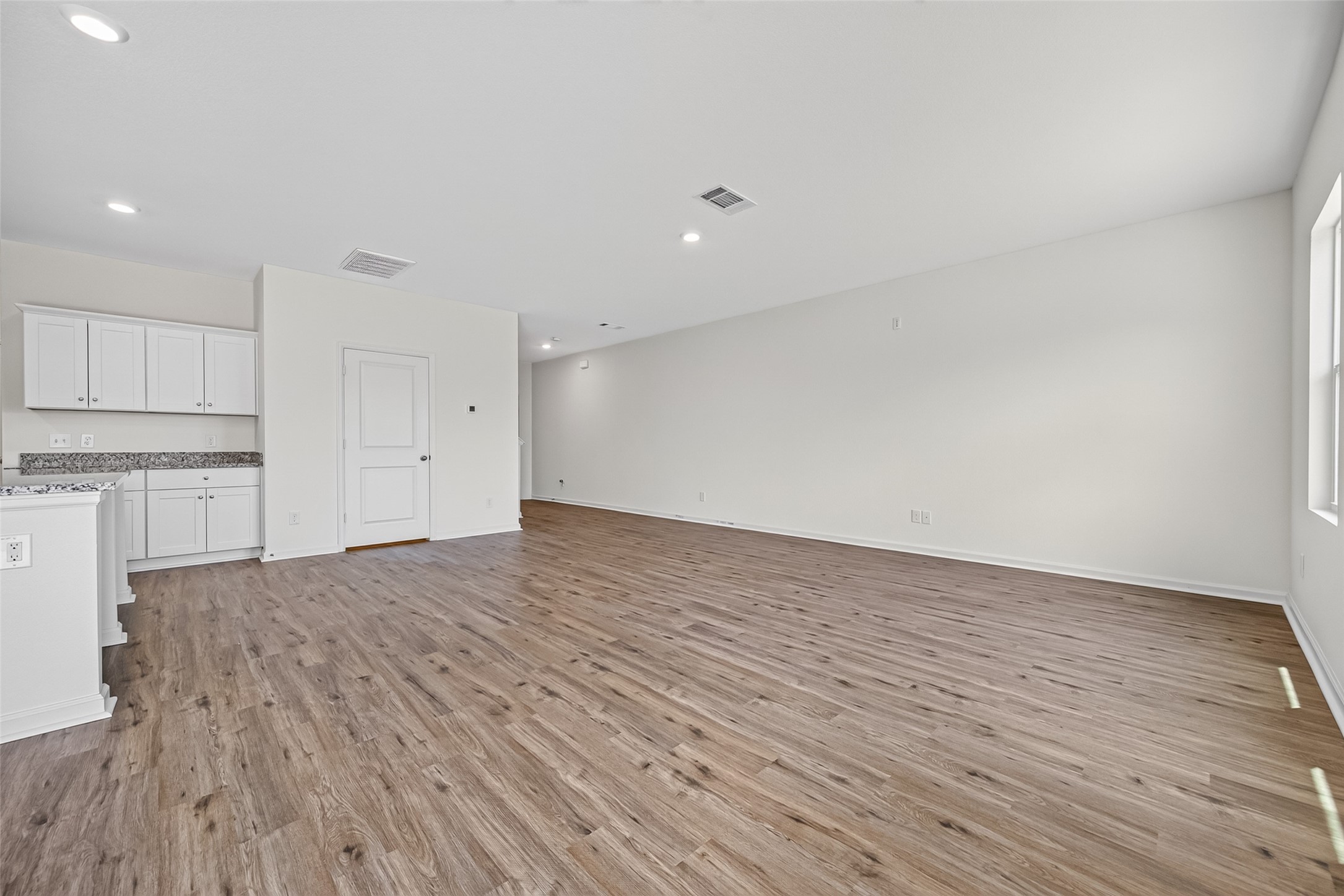 654 Amesbury Road Property Photo 12