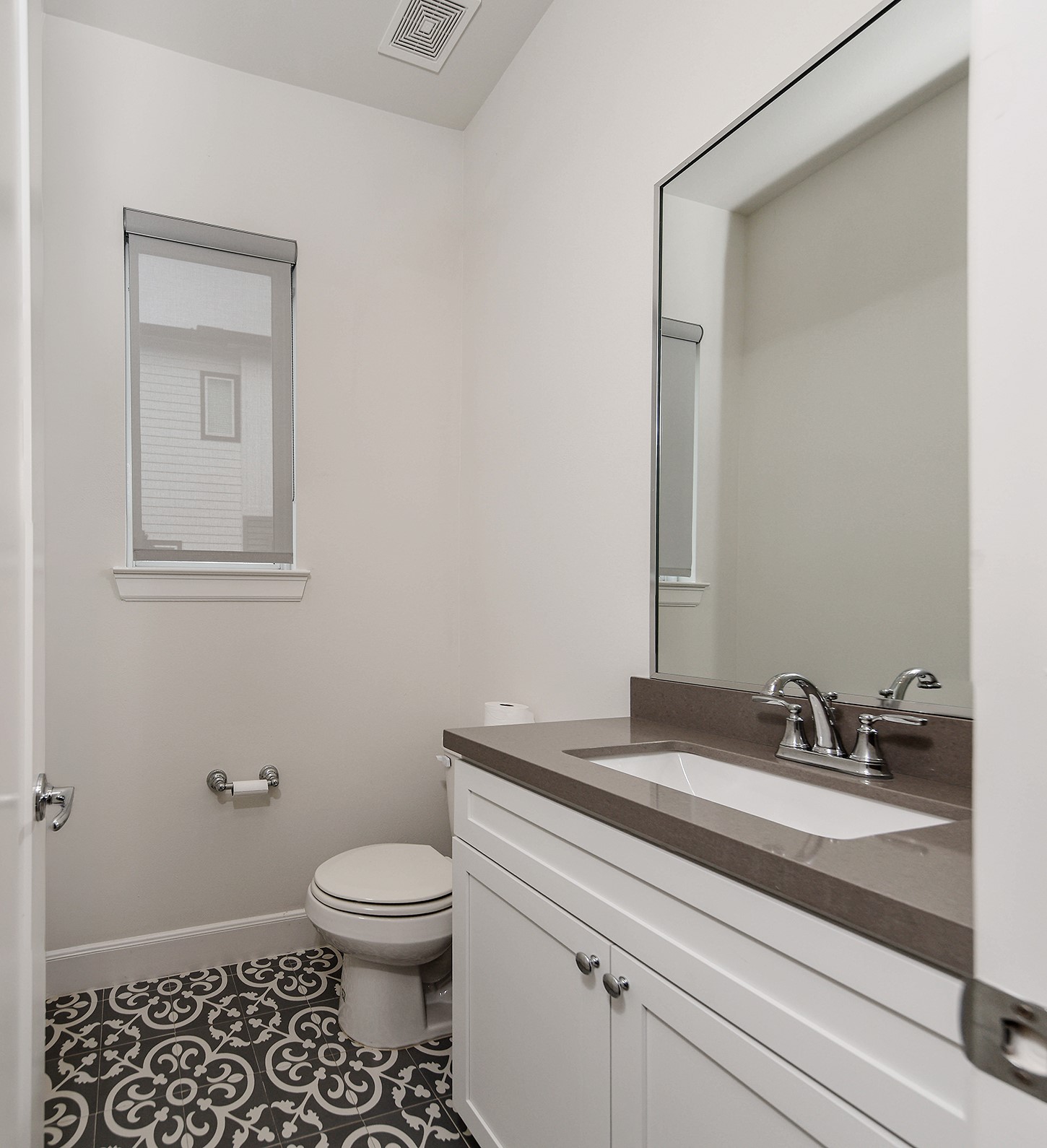 2427 W 11th Street Property Photo 14