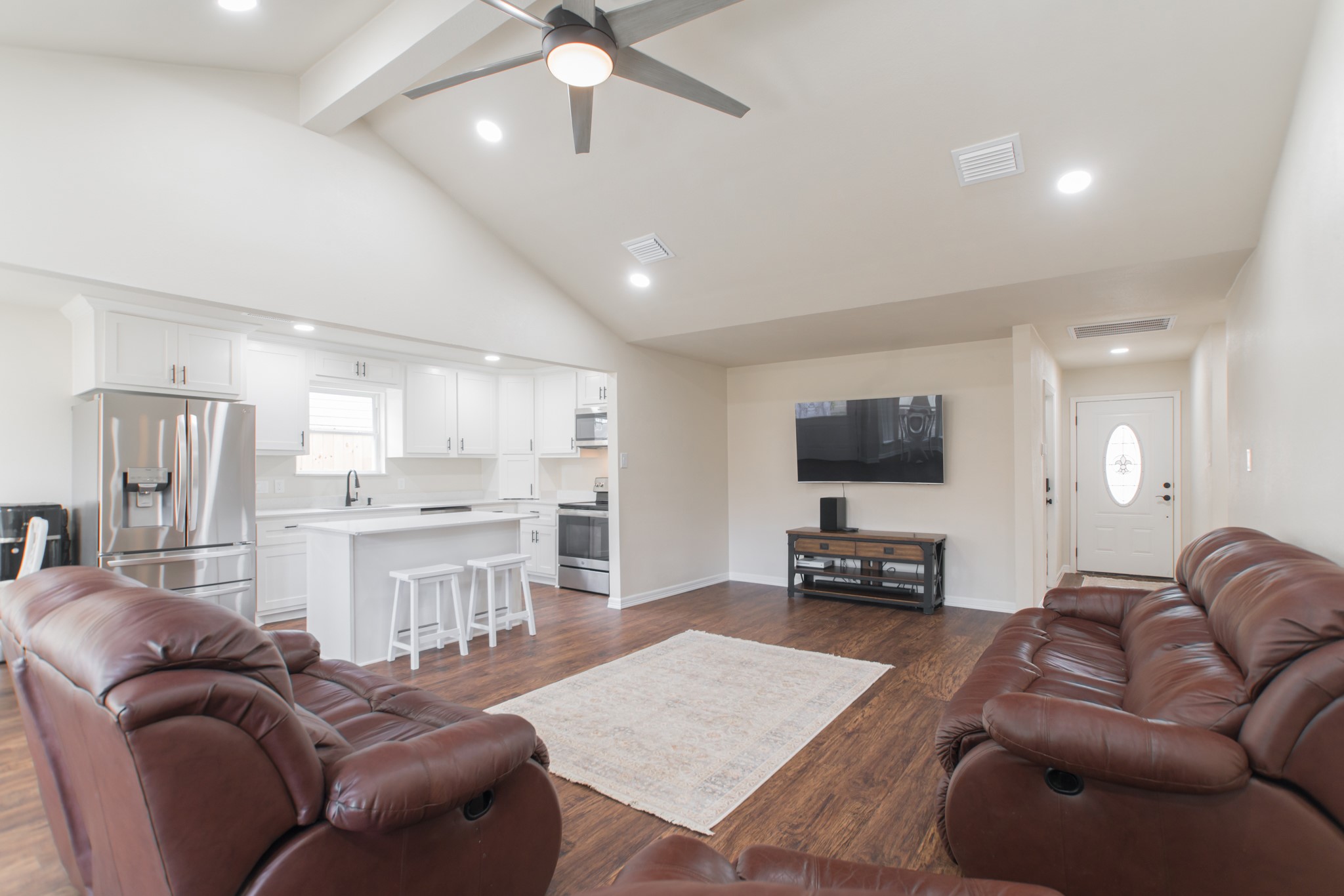 4913 Deerwood Circle Property Photo 3