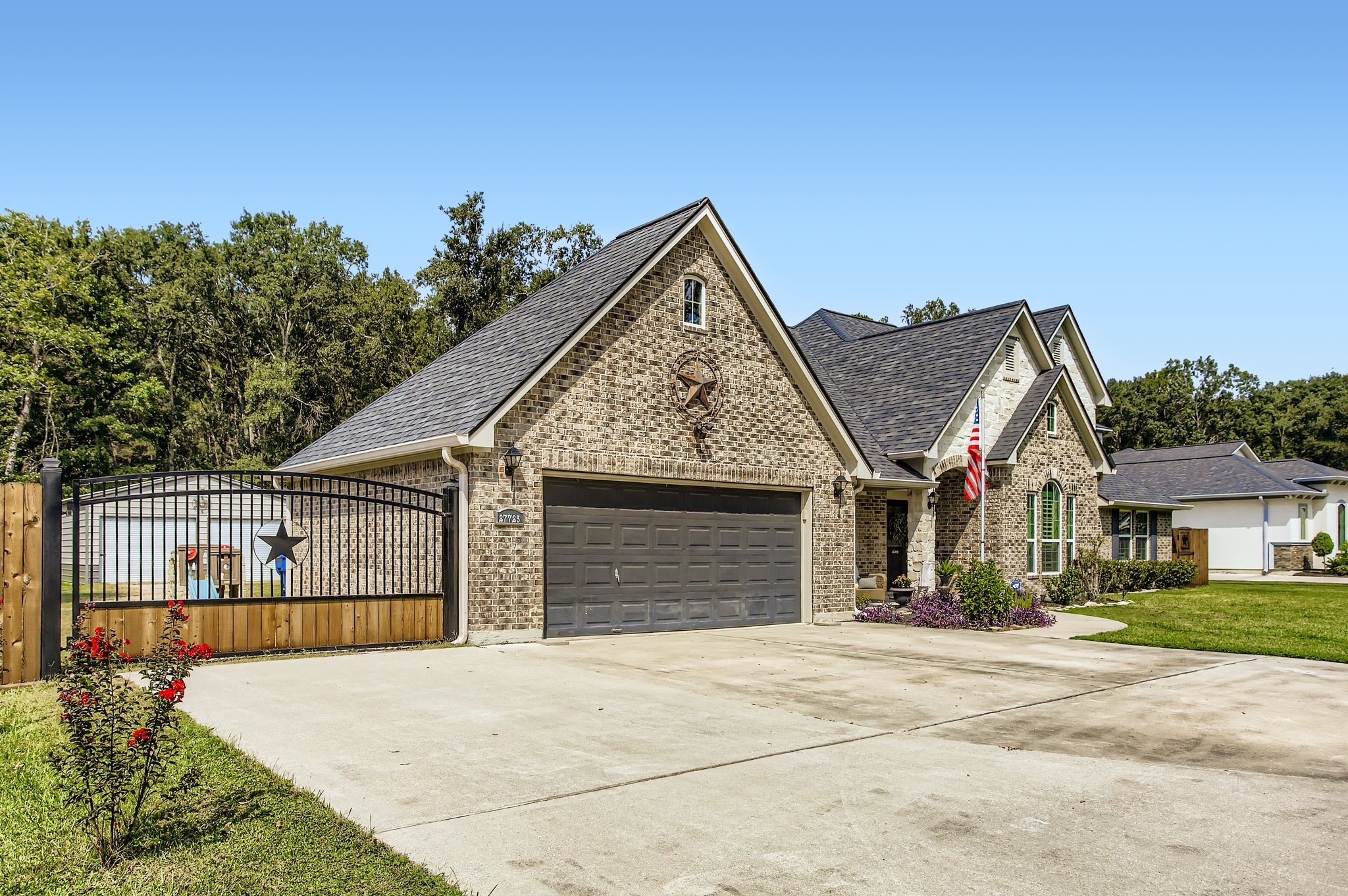 27723 N Salmon Court Property Photo 2