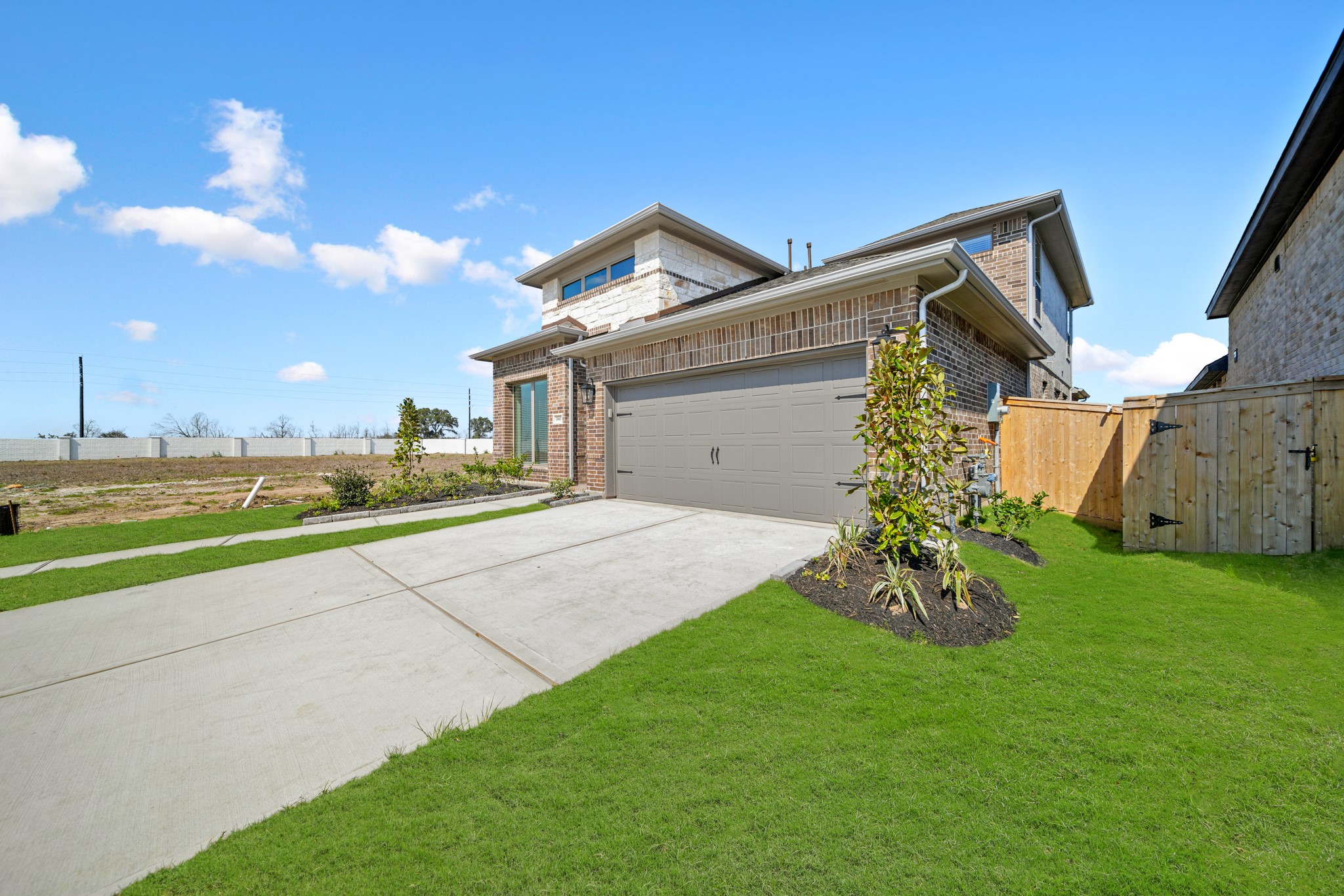 19007 Satsuma Ridge Drive Property Photo 3