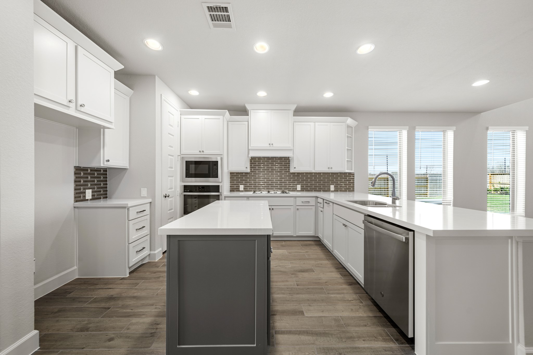19007 Satsuma Ridge Drive Property Photo 9