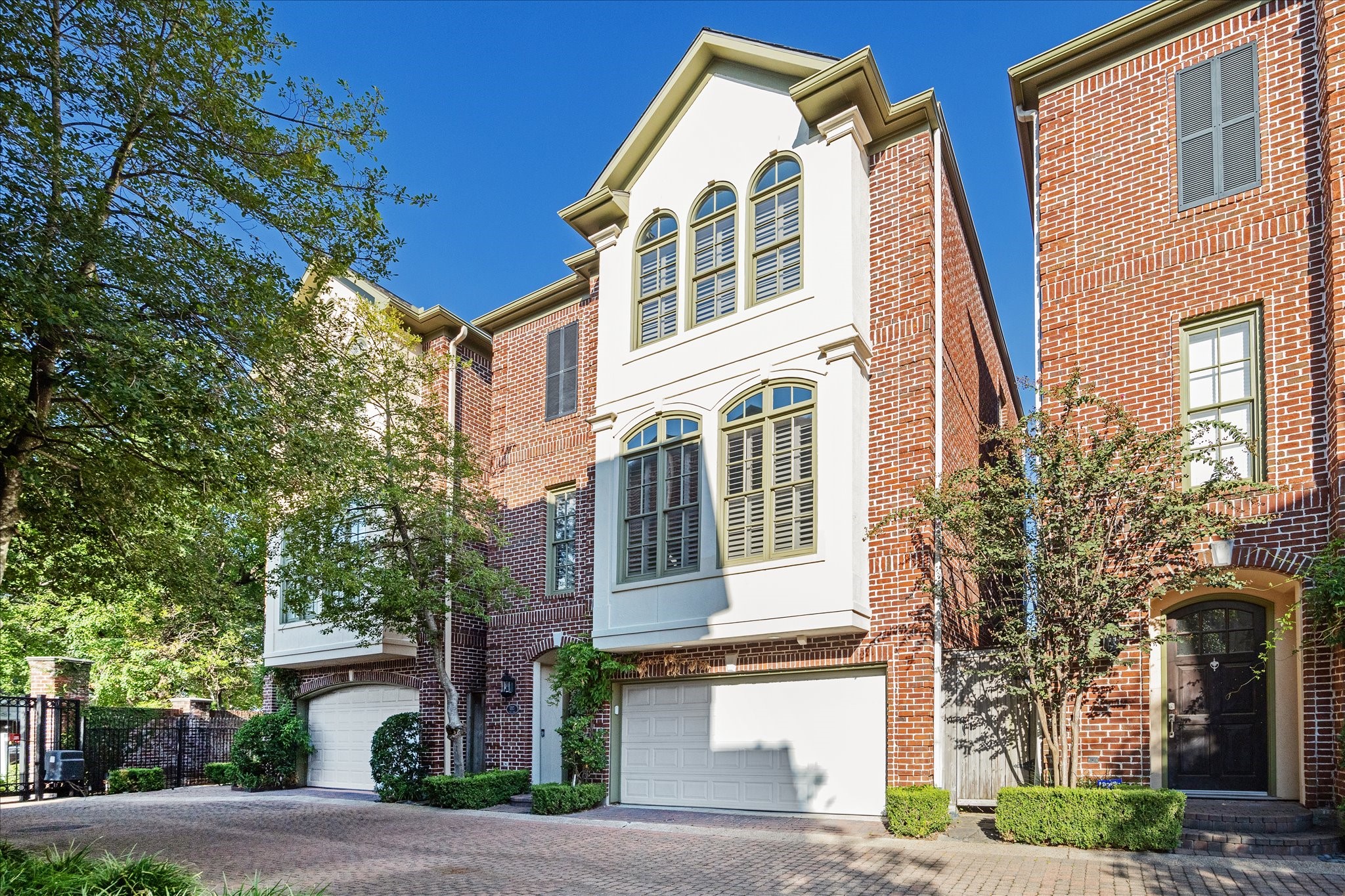1315 Hyde Park Boulevard Property Photo 1