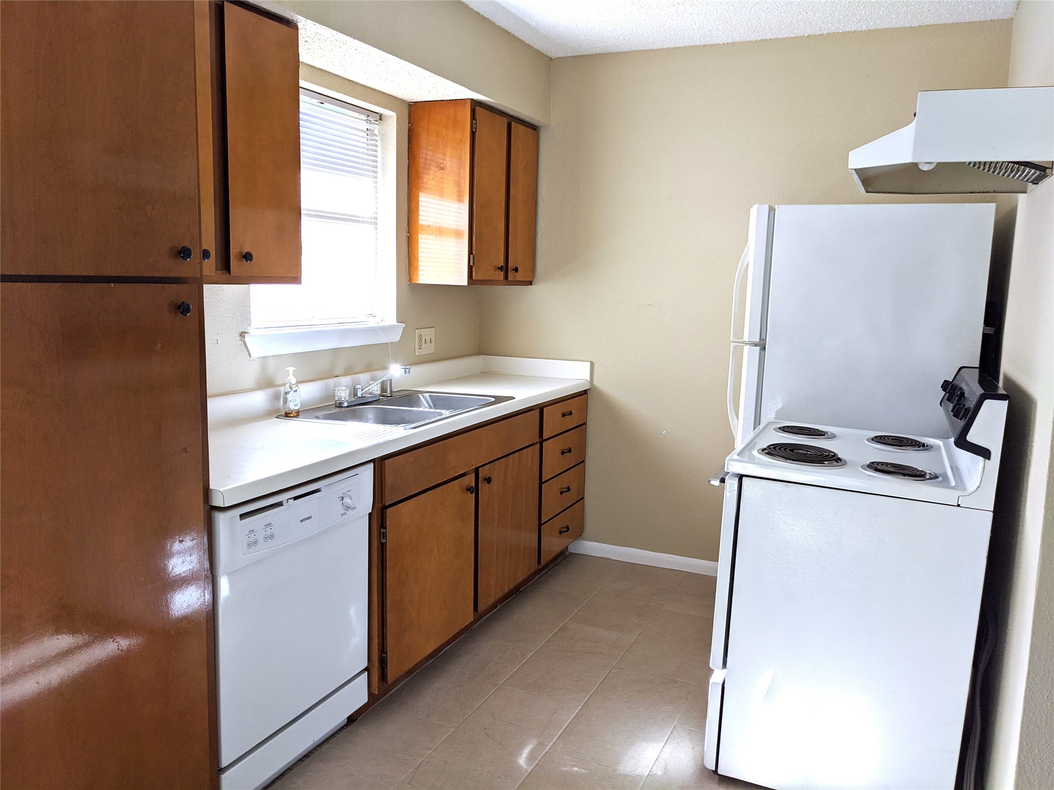 915 Alexander Street 2 Property Photo 4