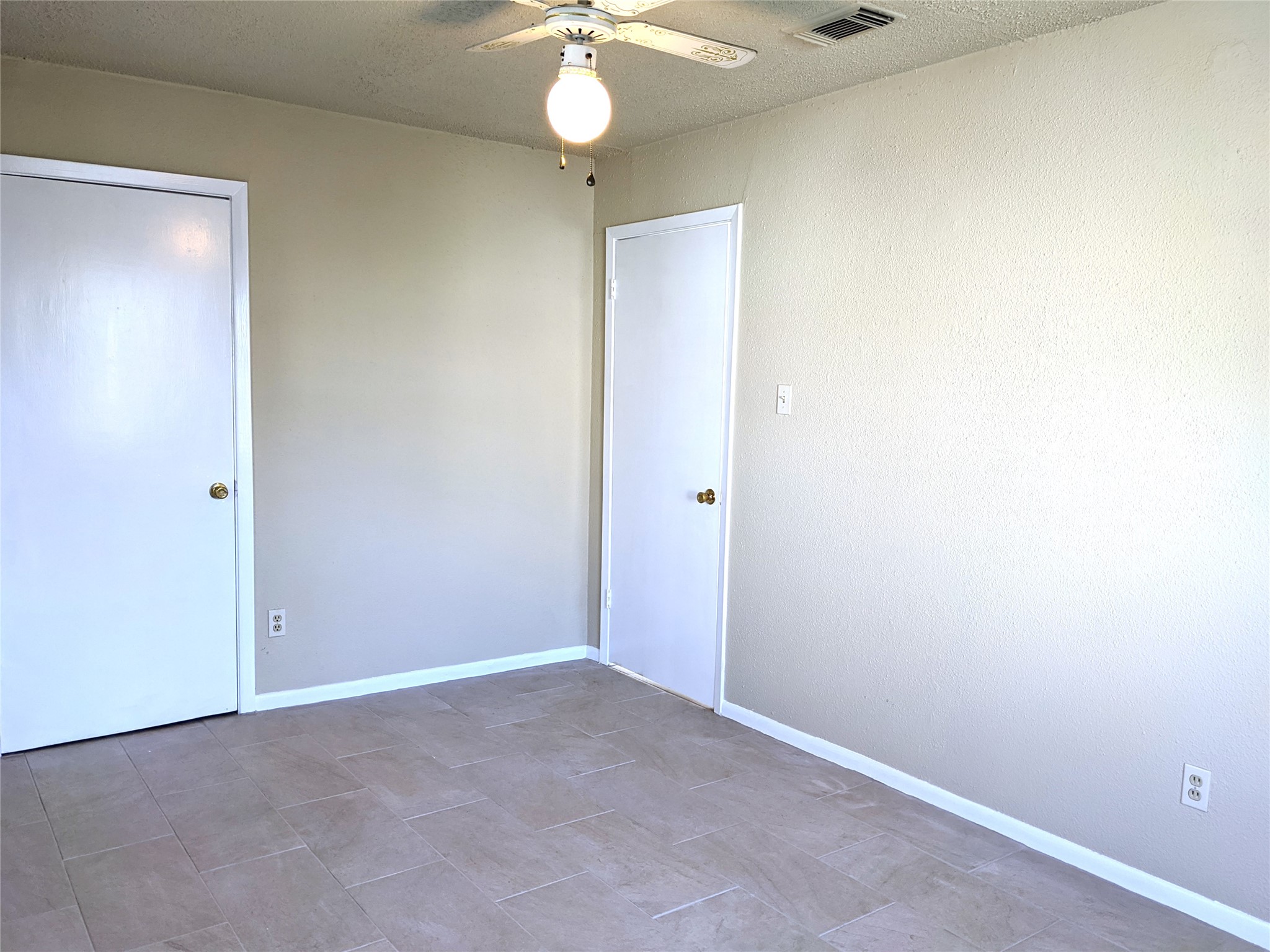 915 Alexander Street 2 Property Photo 7
