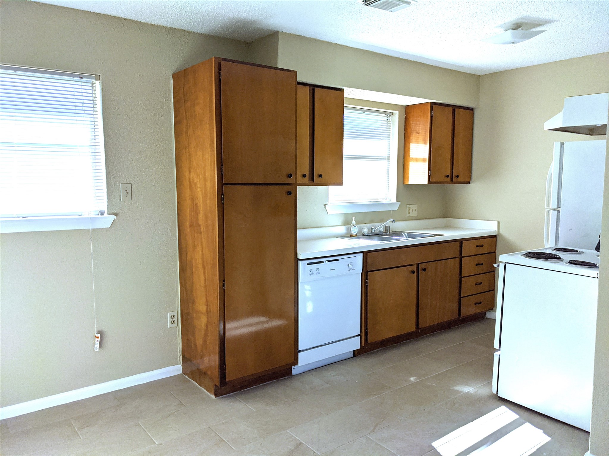 915 Alexander Street 2 Property Photo 18
