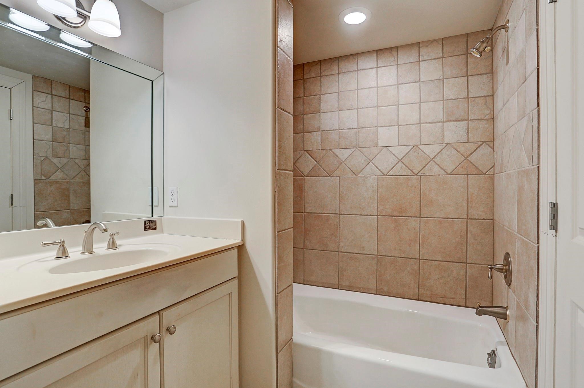 914 Main St Street 1113 Property Photo 5