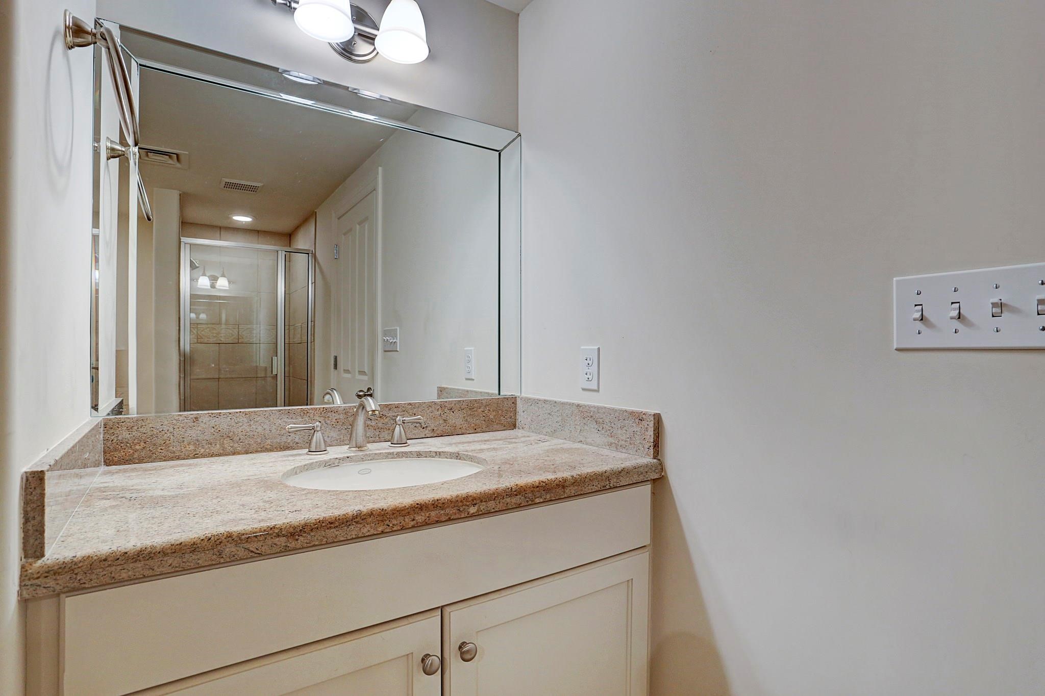 914 Main St Street 1113 Property Photo 7