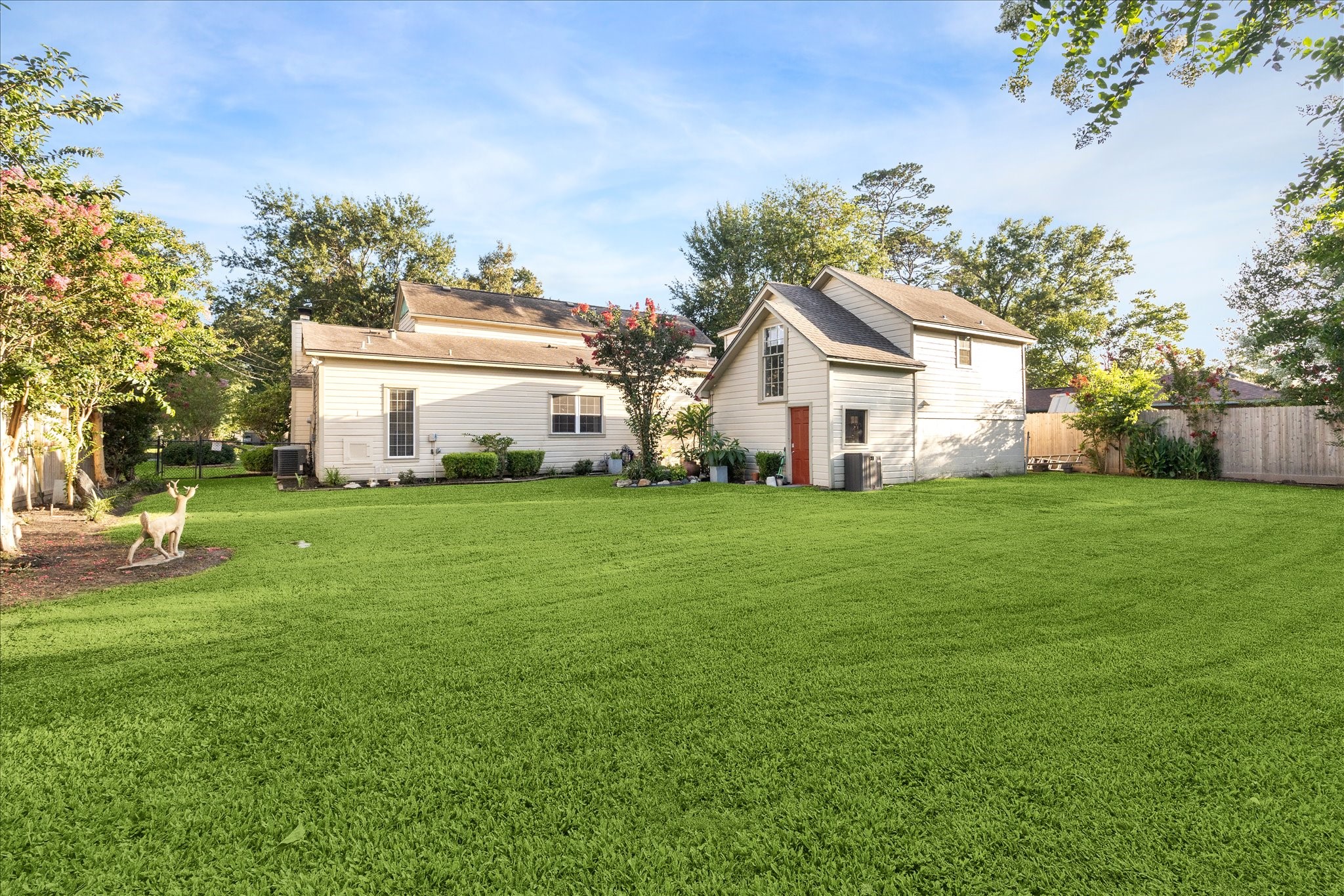 718 Garden Oaks Boulevard Property Photo 2