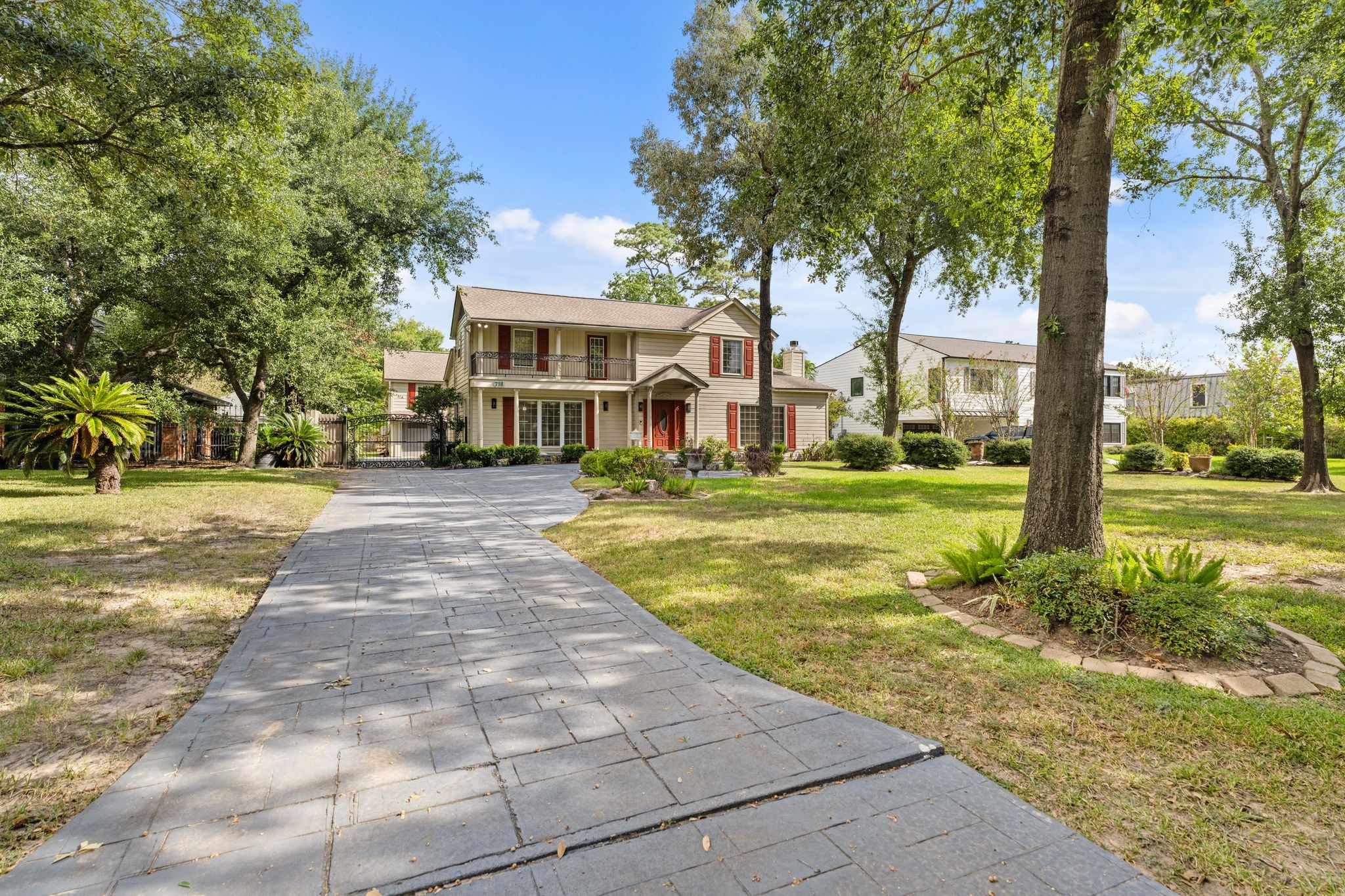 718 Garden Oaks Boulevard Property Photo 5