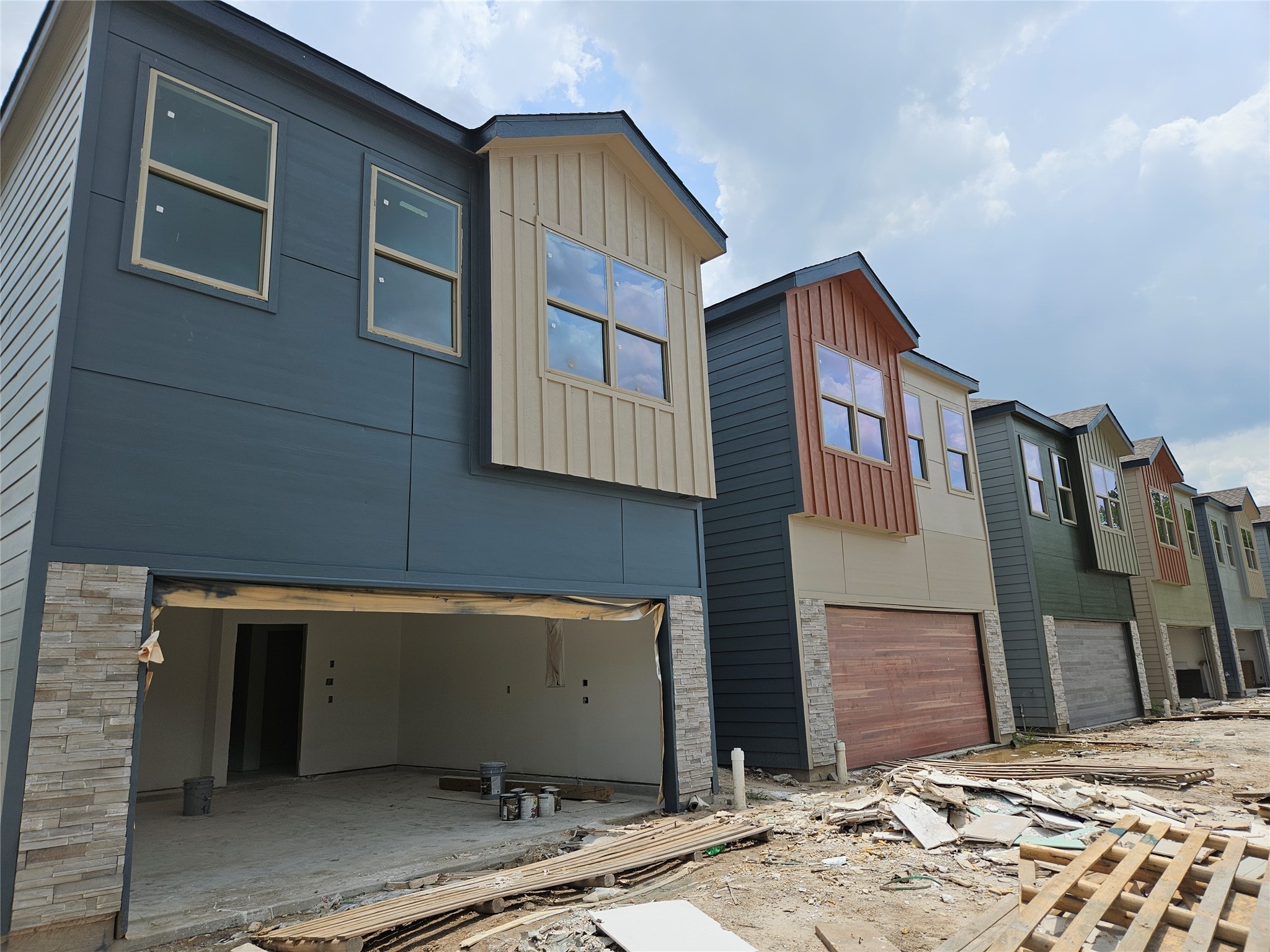 2807 Peacock Green Way Property Photo 2