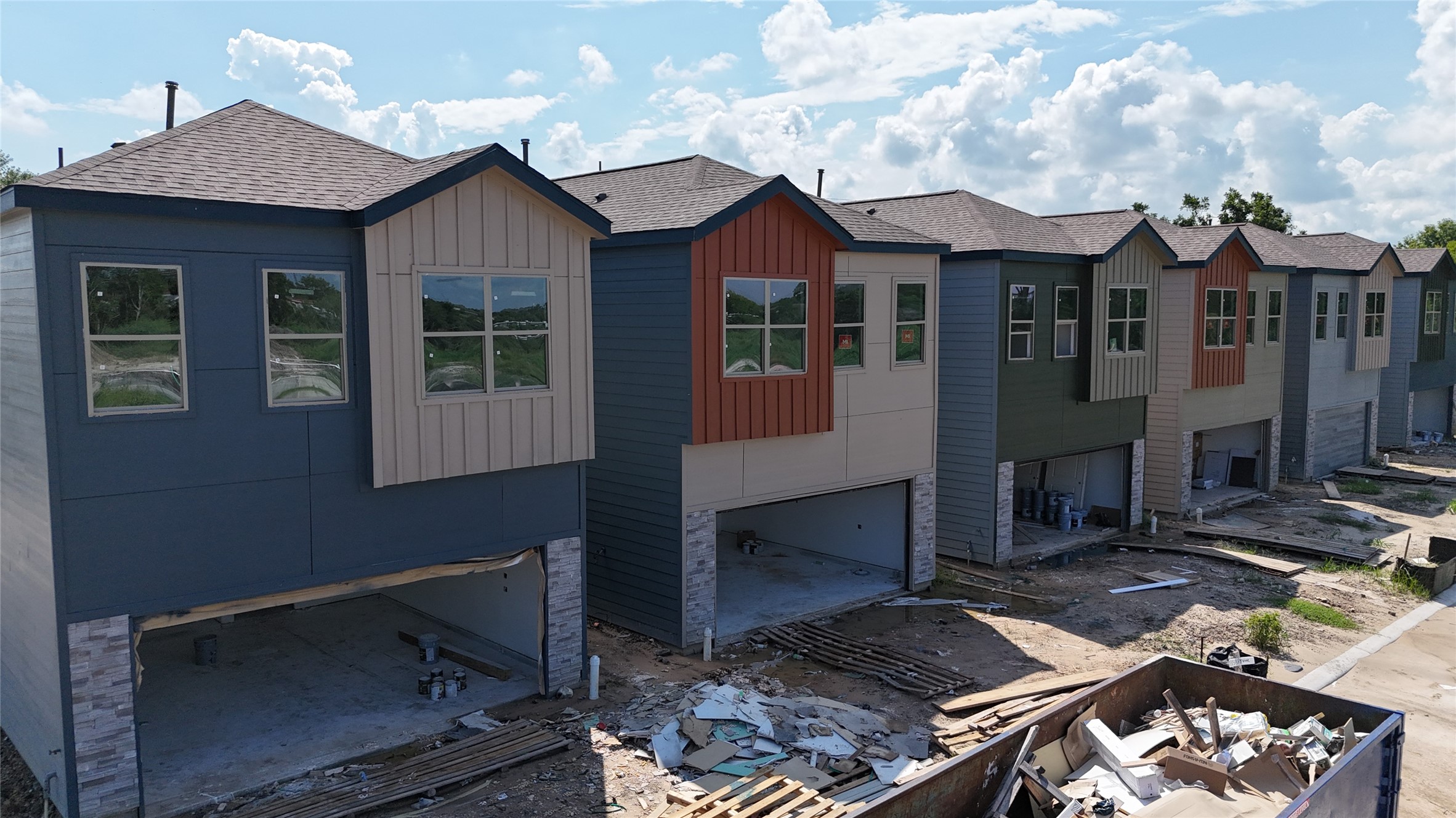 2807 Peacock Green Way Property Photo 4