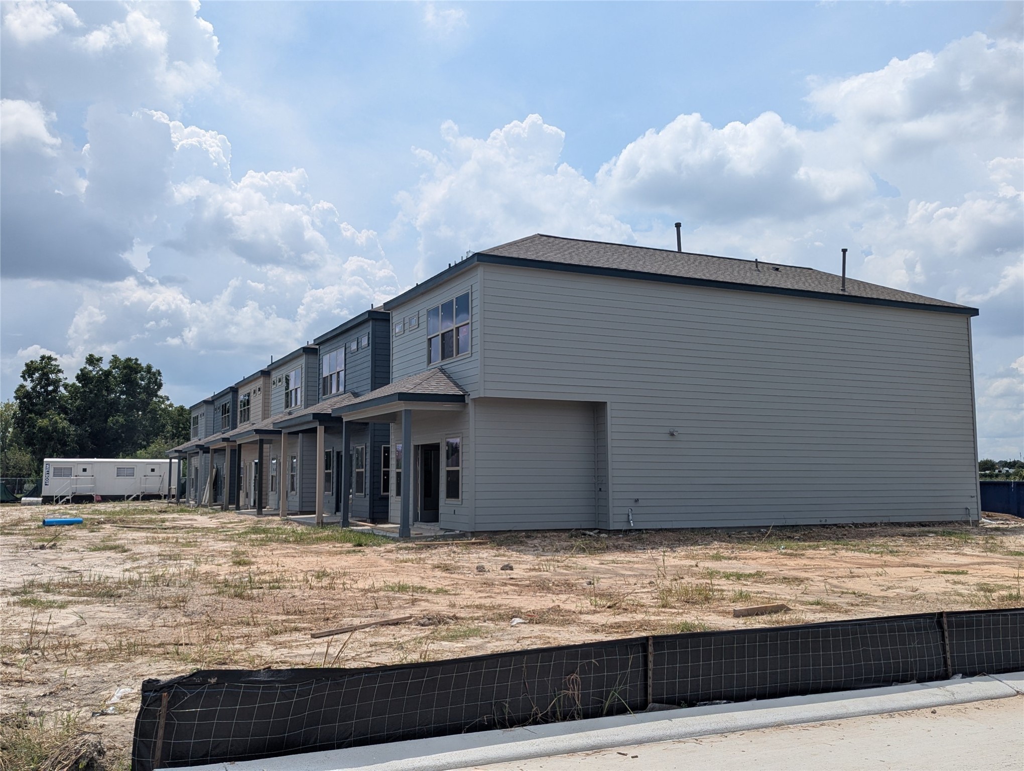 2807 Peacock Green Way Property Photo 5