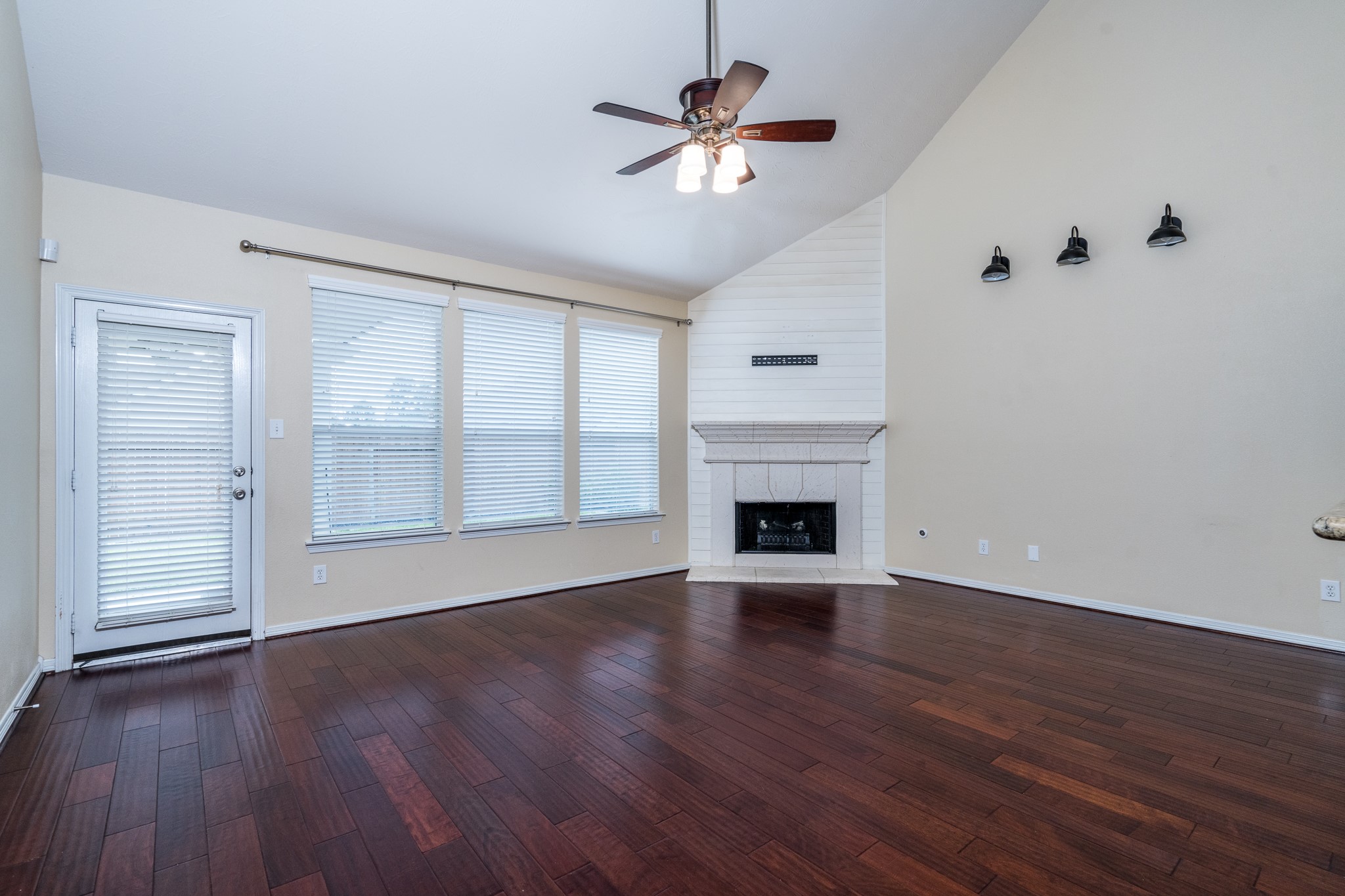 9315 Hidden Court Property Photo 8
