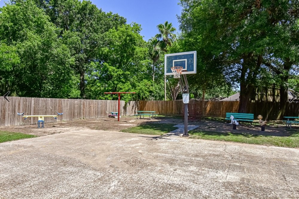 5360 E Fifth St Property Photo 7