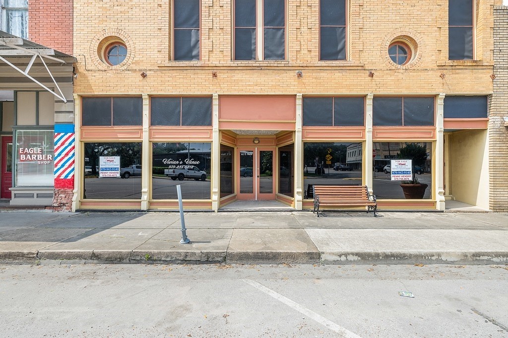 107 E Main Street Property Photo 1