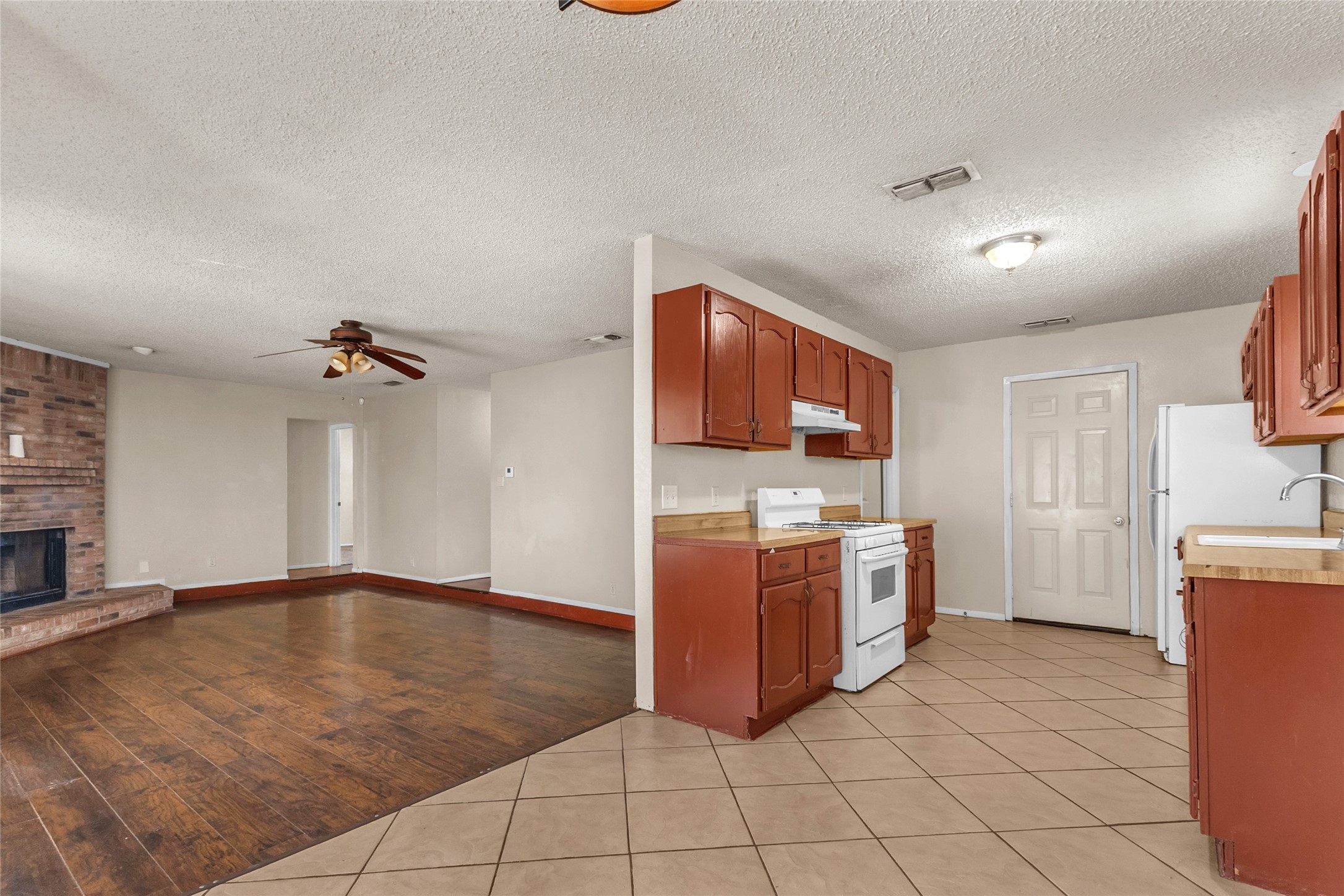 1516 Violet Avenue Property Photo 4
