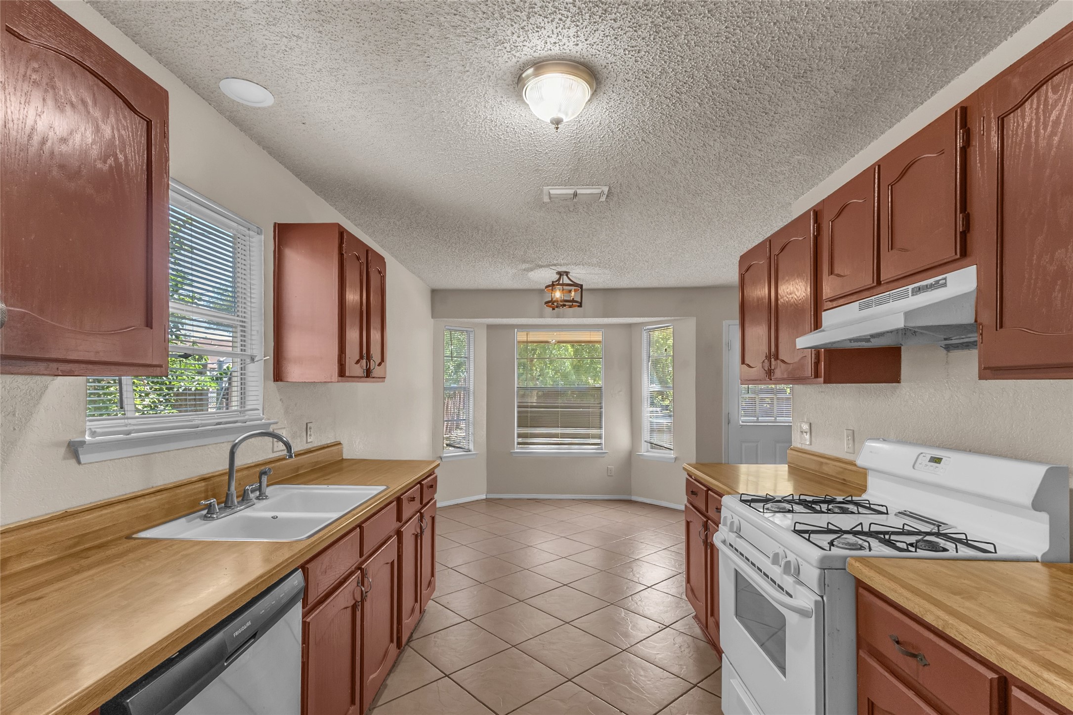 1516 Violet Avenue Property Photo 6