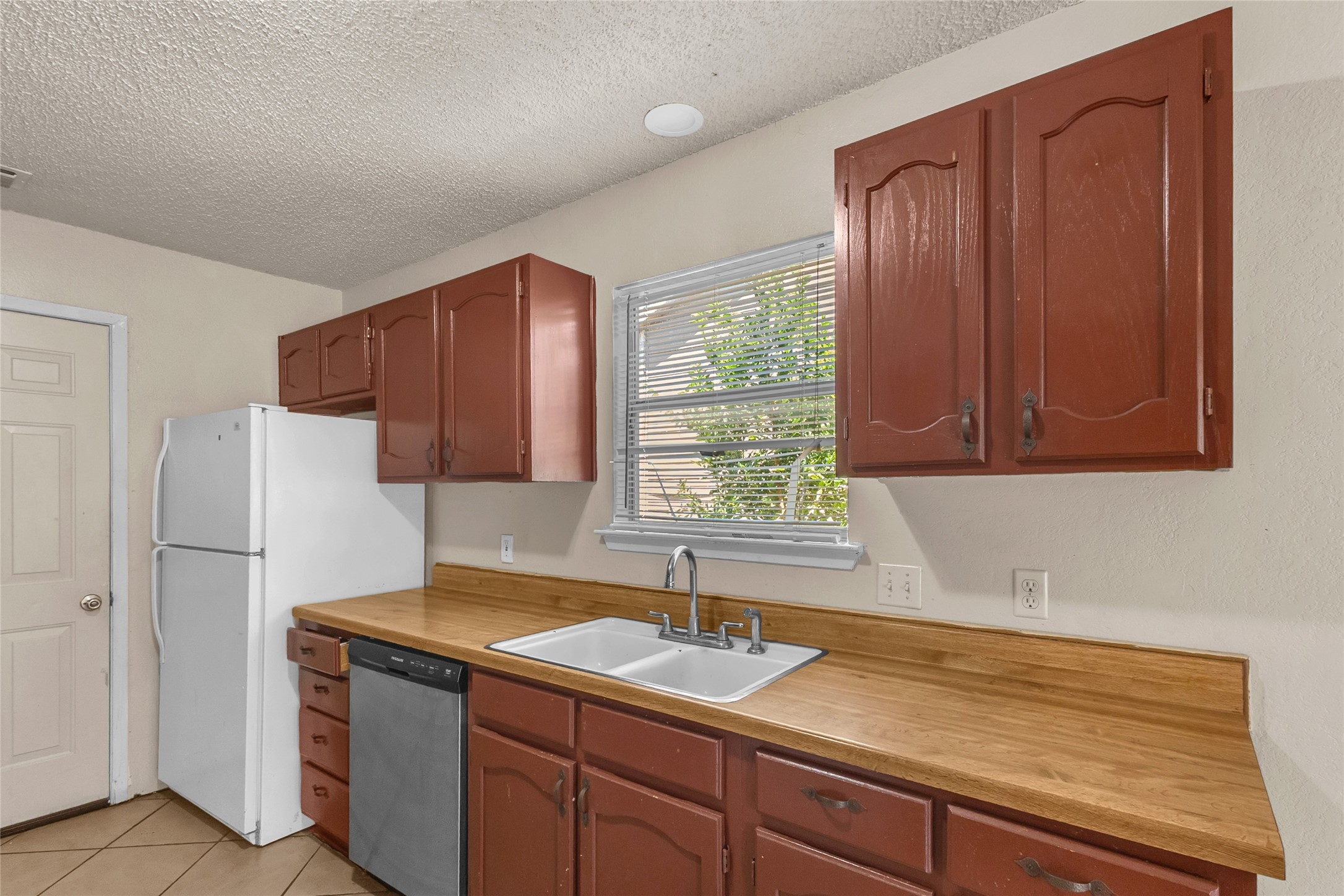 1516 Violet Avenue Property Photo 7