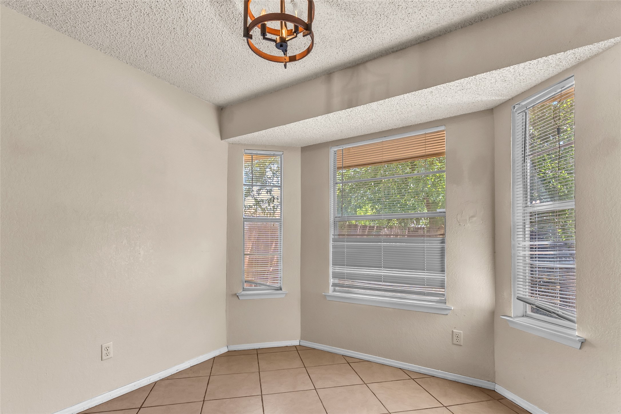 1516 Violet Avenue Property Photo 9