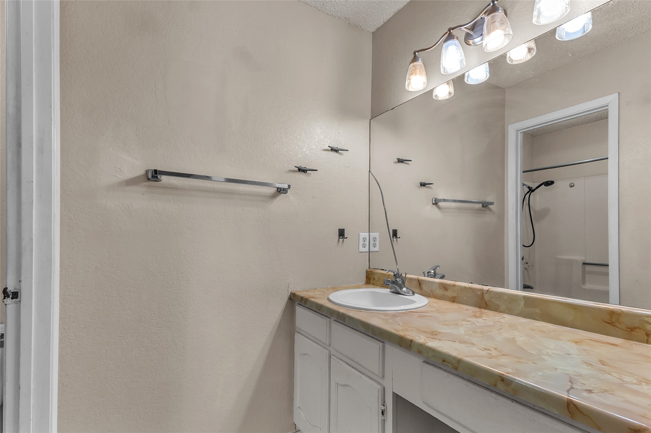 1516 Violet Avenue Property Photo 13