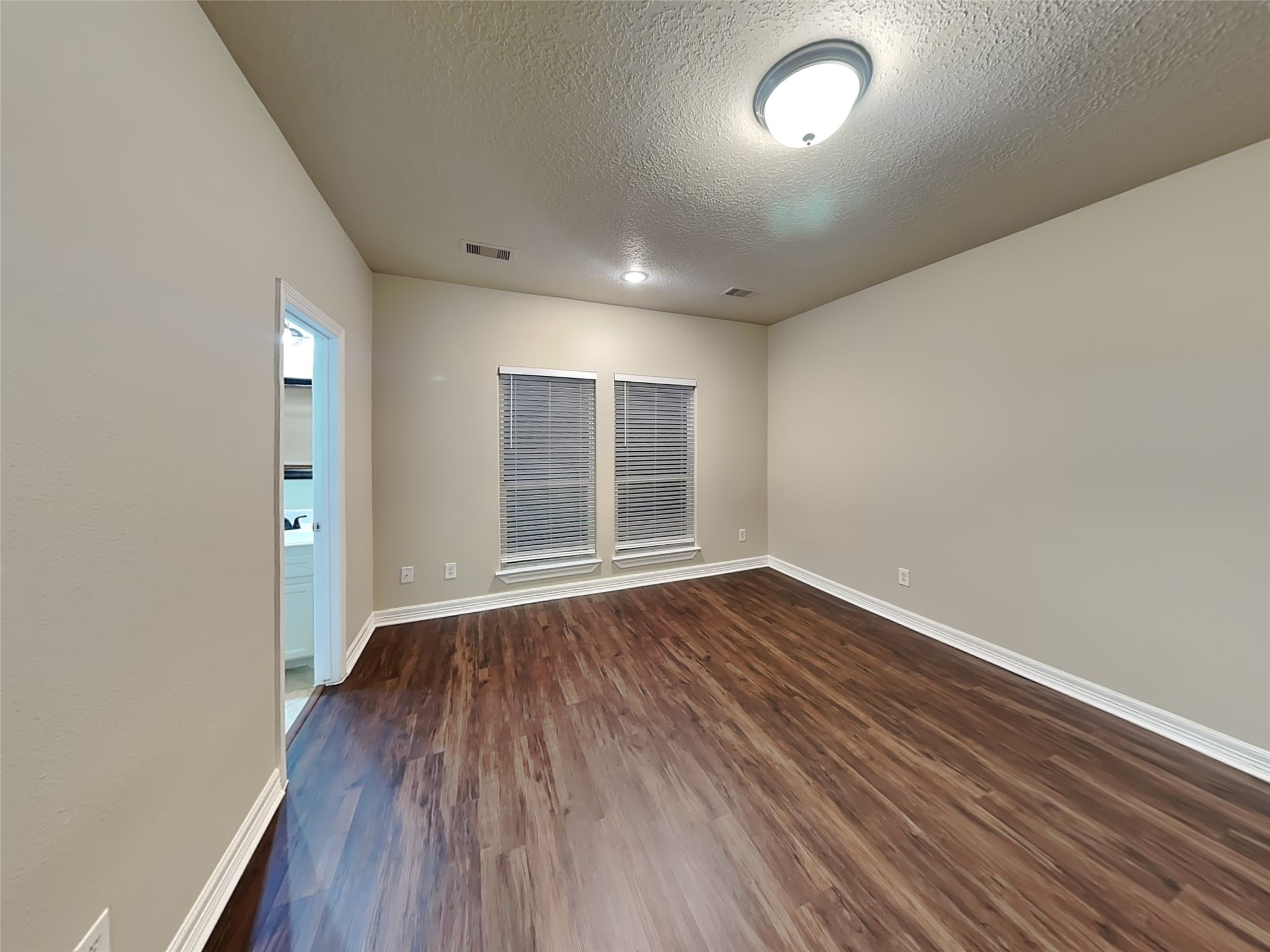504 Forest Glen Street Property Photo 8