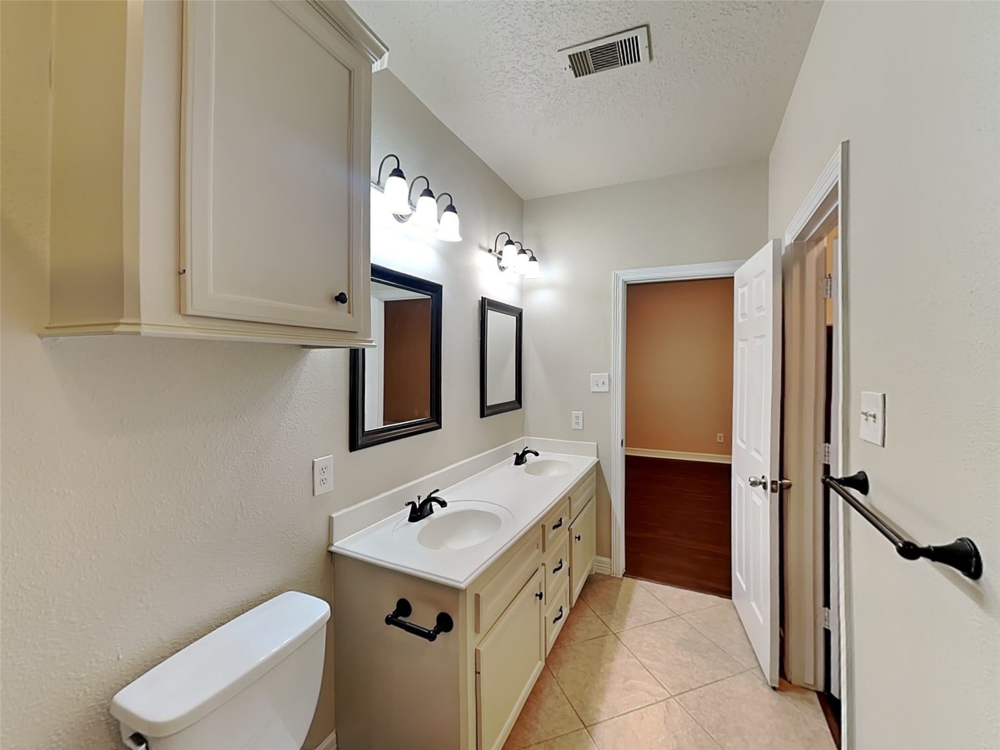 504 Forest Glen Street Property Photo 11
