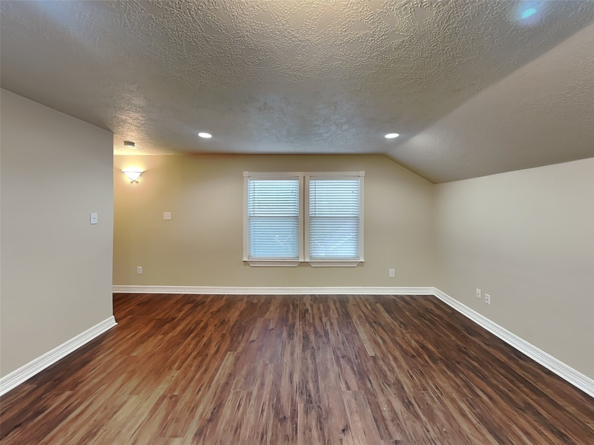 504 Forest Glen Street Property Photo 18
