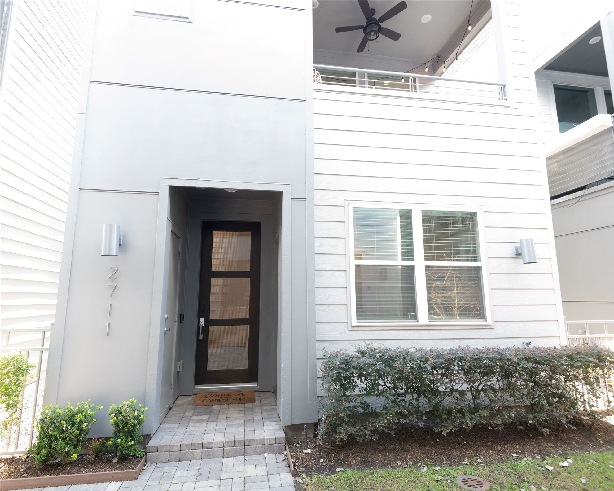 2711 Eado Grove Lane Property Photo 3