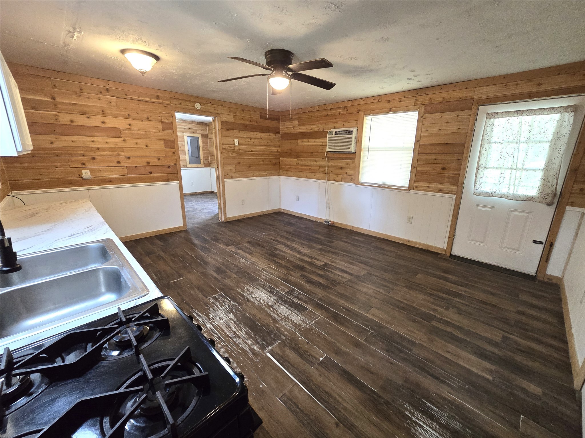 127 Navaho Trail Property Photo 2