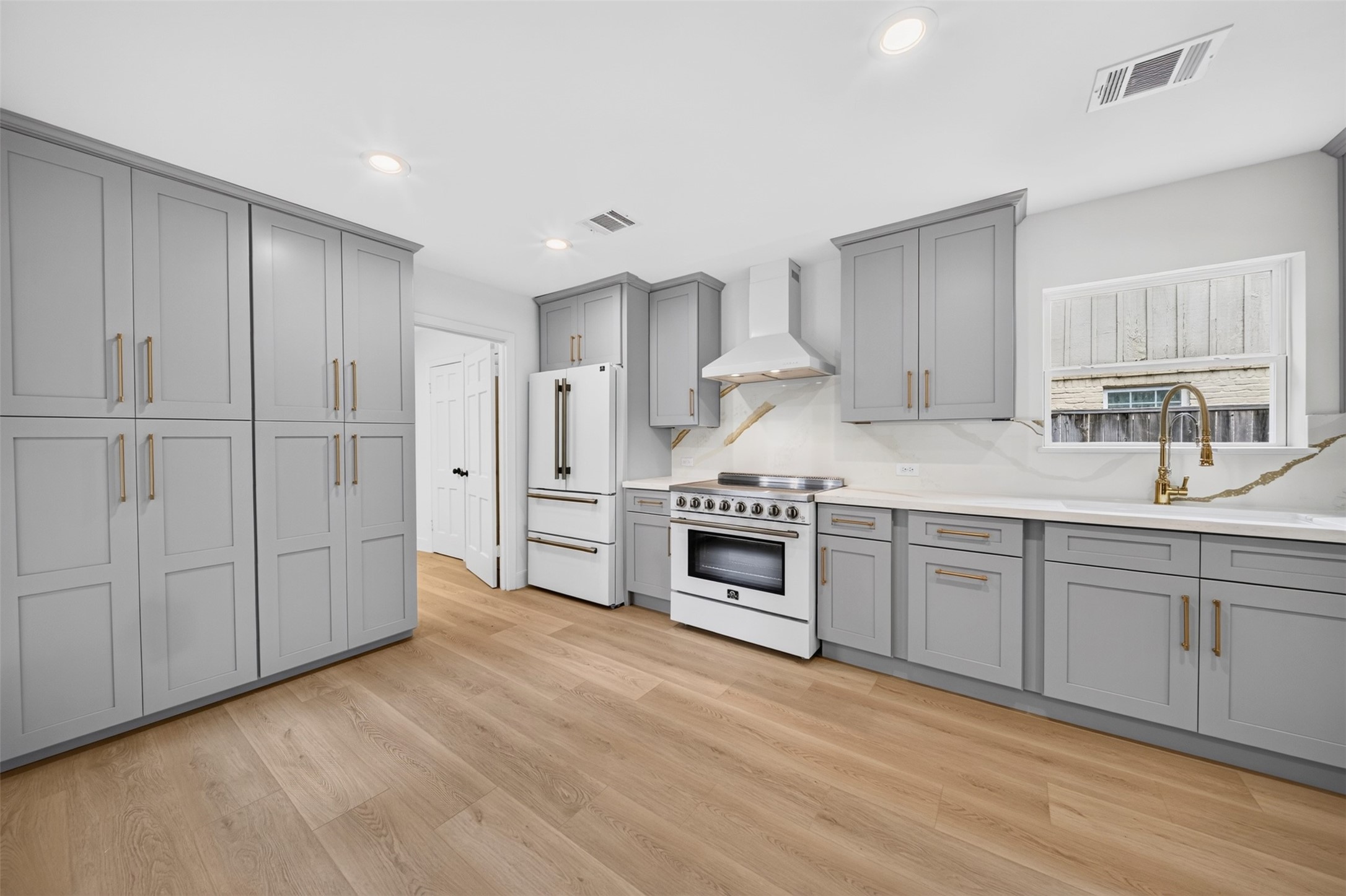 2126 Chimney Rock Road Property Photo 6