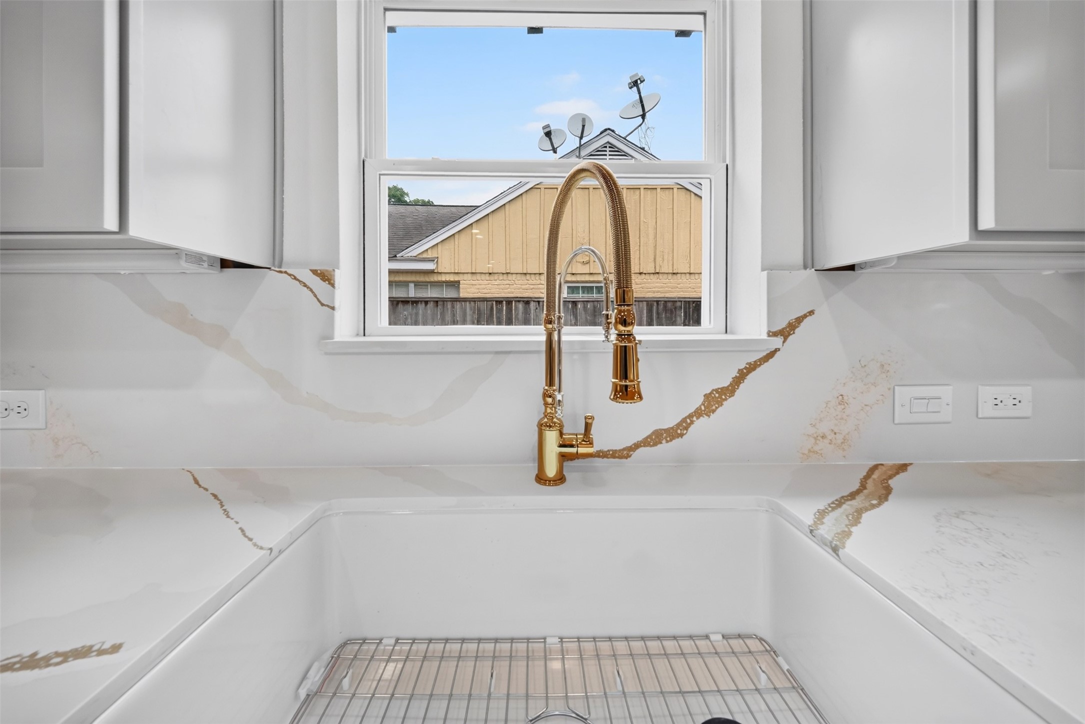 2126 Chimney Rock Road Property Photo 8