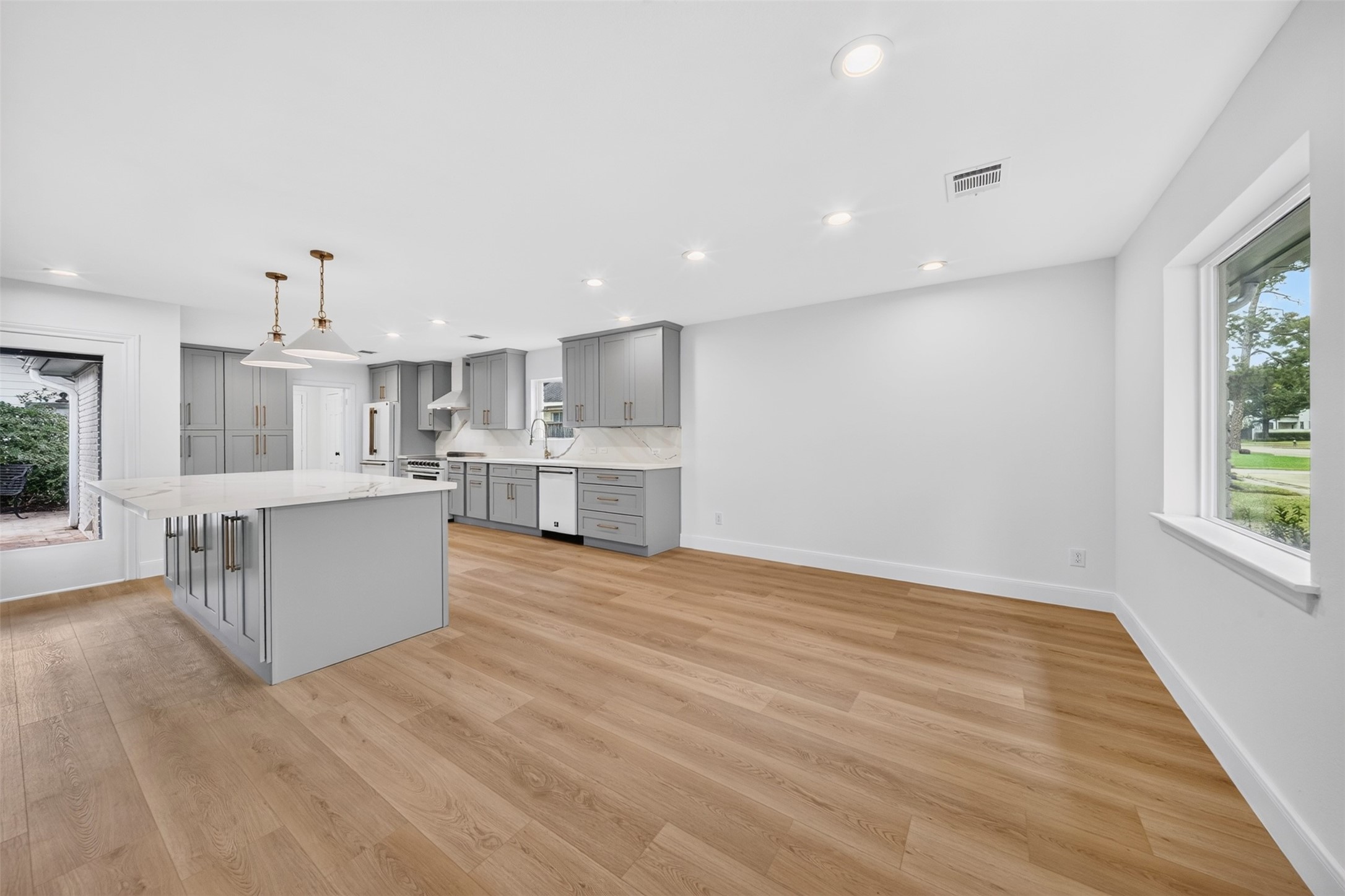 2126 Chimney Rock Road Property Photo 23