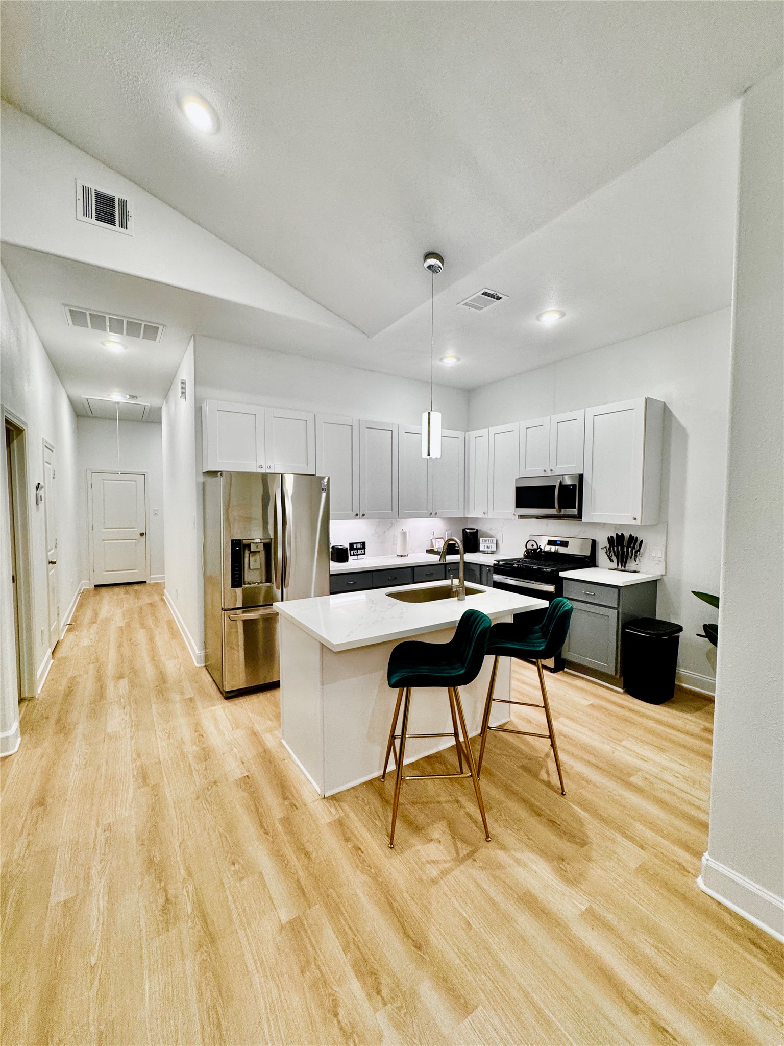 5306 Ridgeway Drive A Property Photo 5