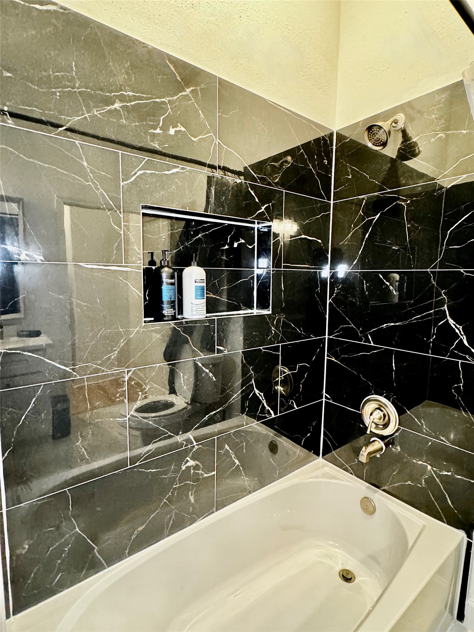 5306 Ridgeway Drive A Property Photo 10